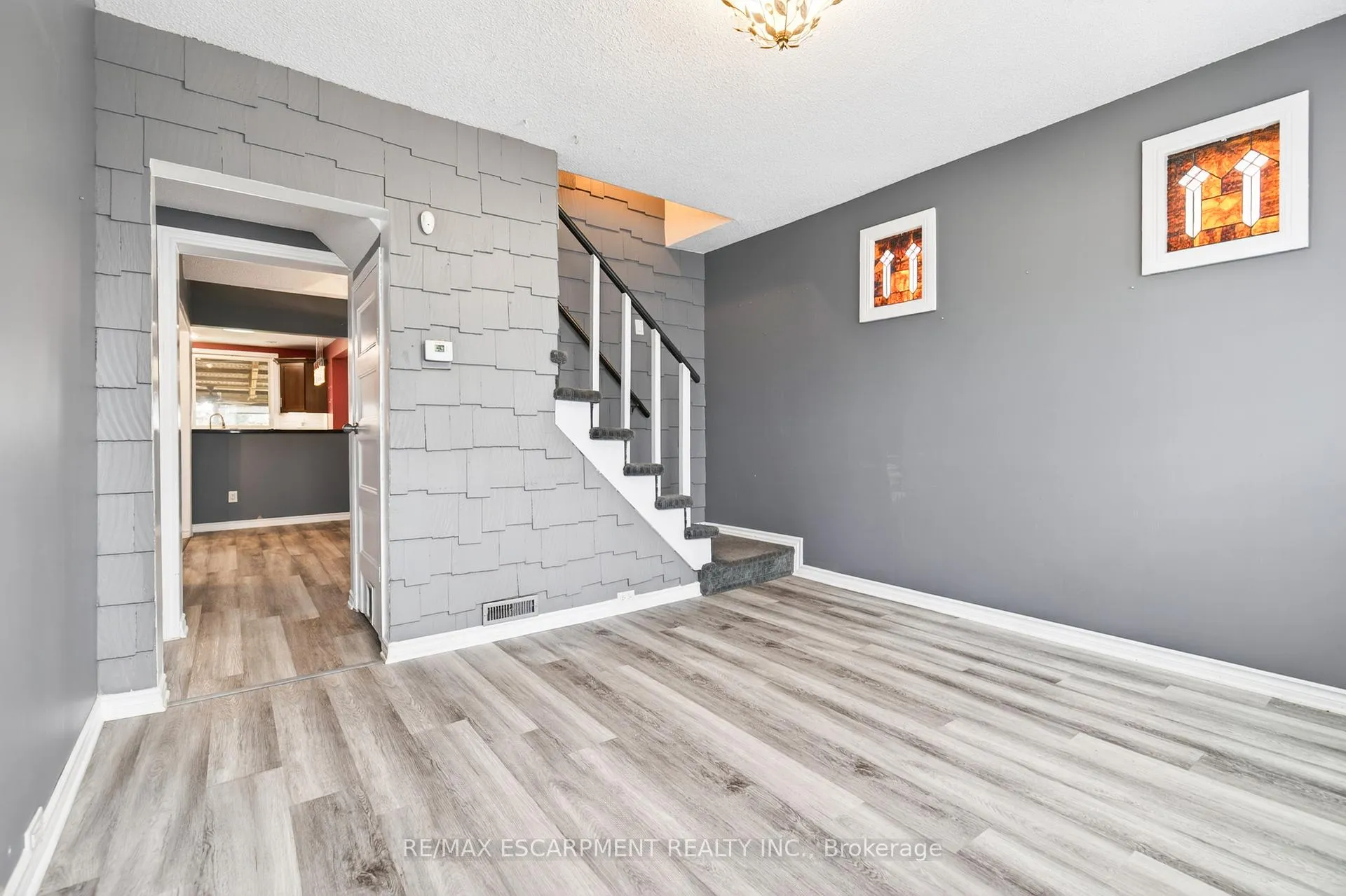 Photo 5 of 14 Cambridge Avenue, Hamilton, Crown Point — HOMEH