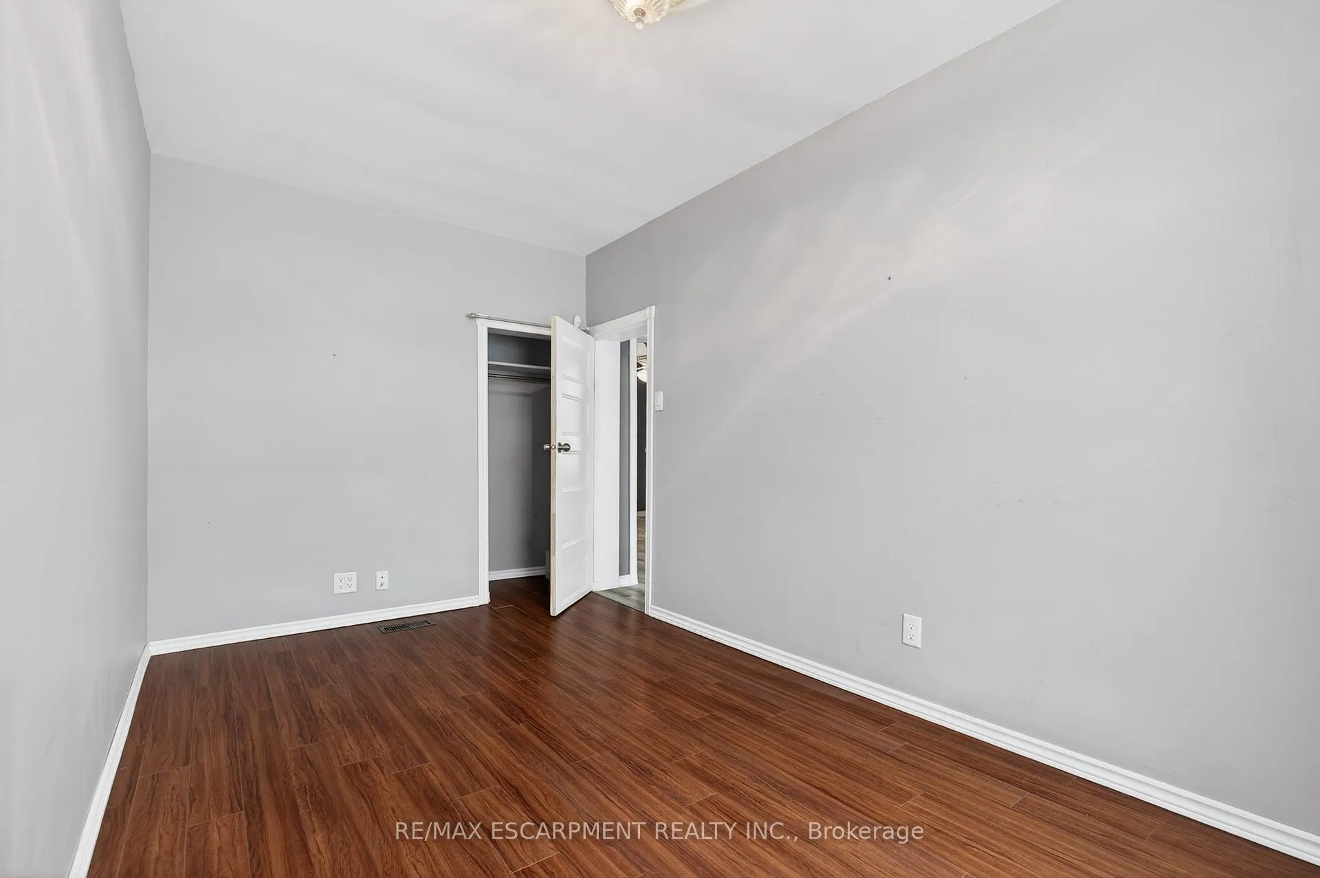 Photo 6 of 14 Cambridge Avenue, Hamilton, Crown Point — HOMEH