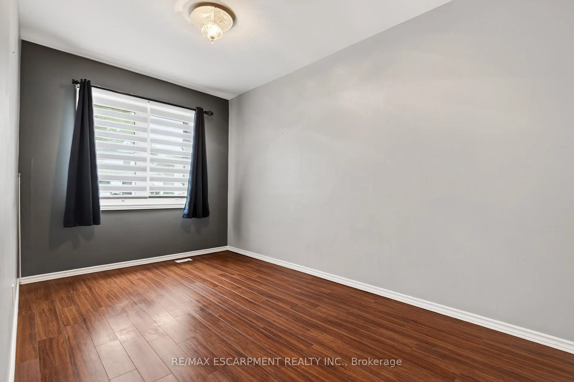 Photo 7 of 14 Cambridge Avenue, Hamilton, Crown Point — HOMEH