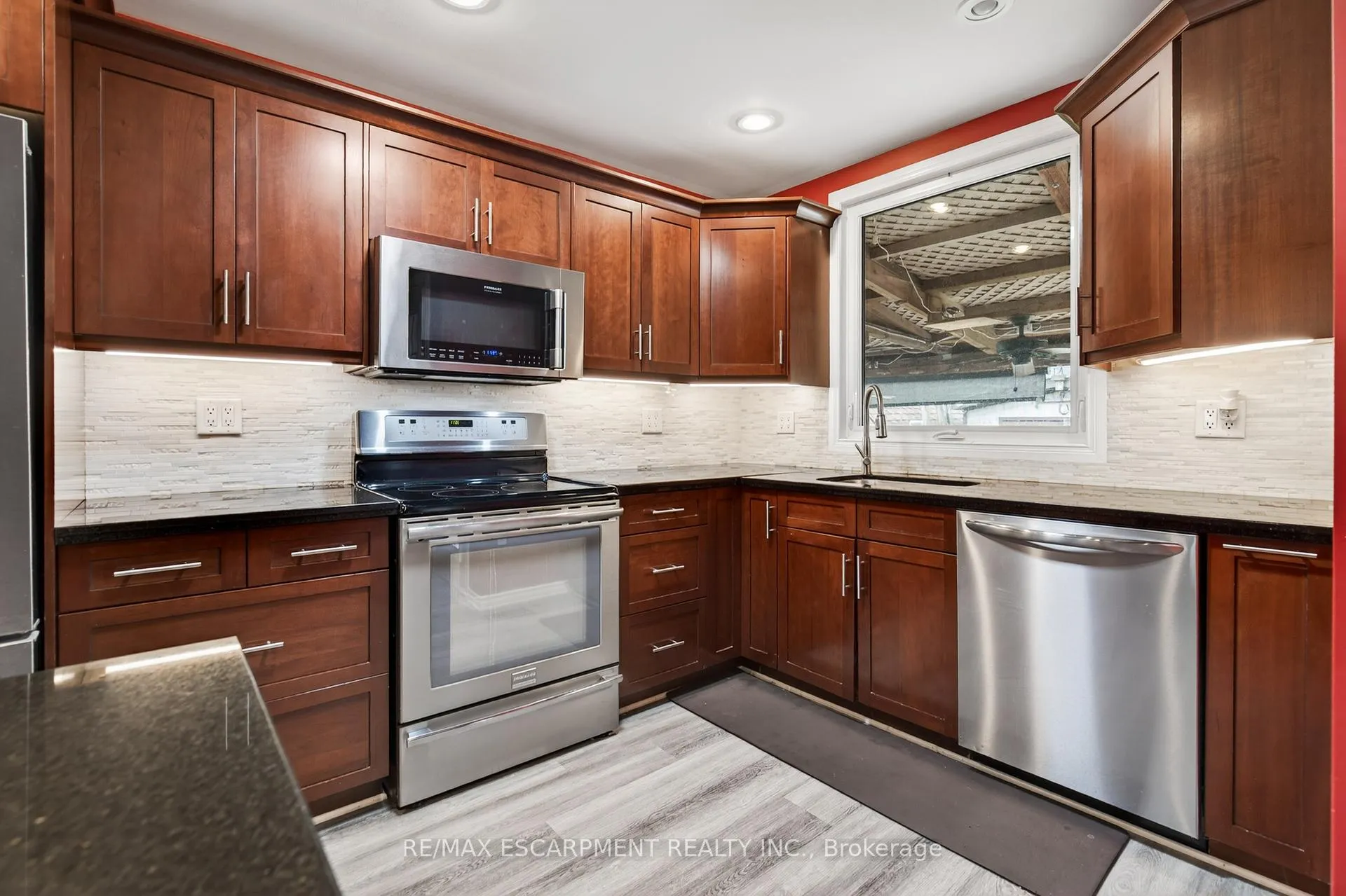 Photo 18 of 14 Cambridge Avenue, Hamilton, Crown Point — HOMEH