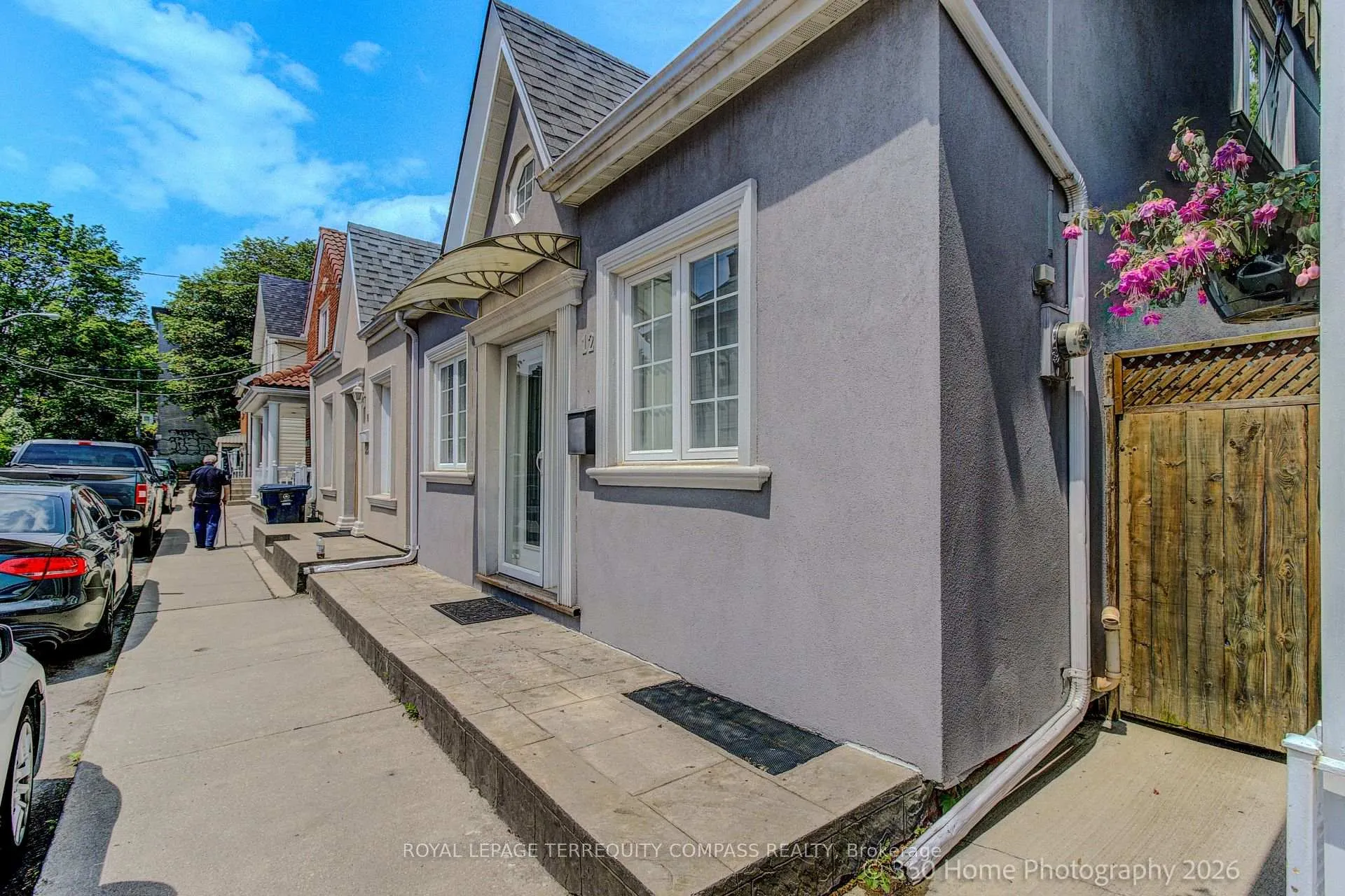 Photo 3 of 12 Abbs Street, Toronto, Roncesvalles — HOMEH