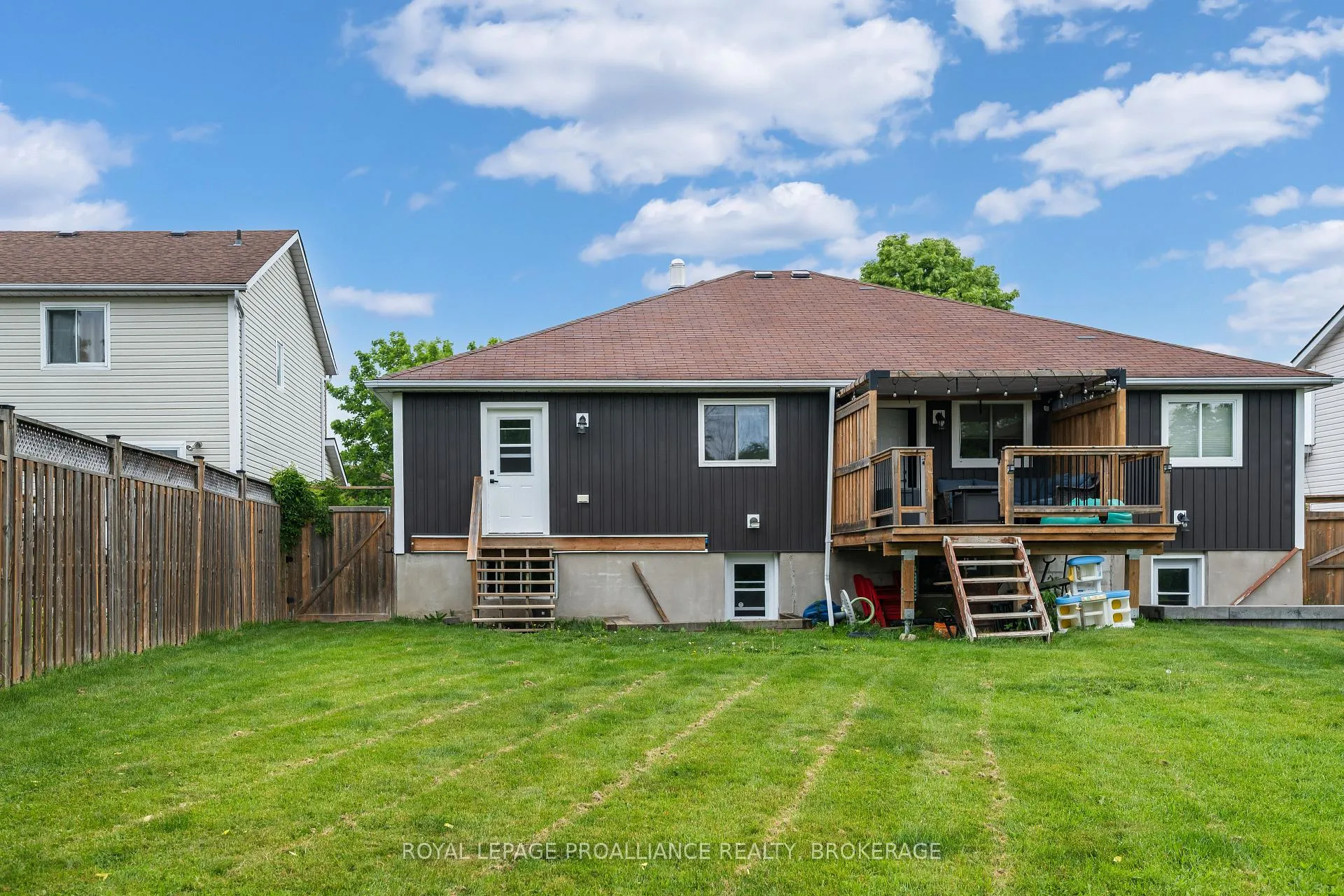 Photo 6 of 576 Barnsley Crescent, Kingston, City Southwest — HOMEH