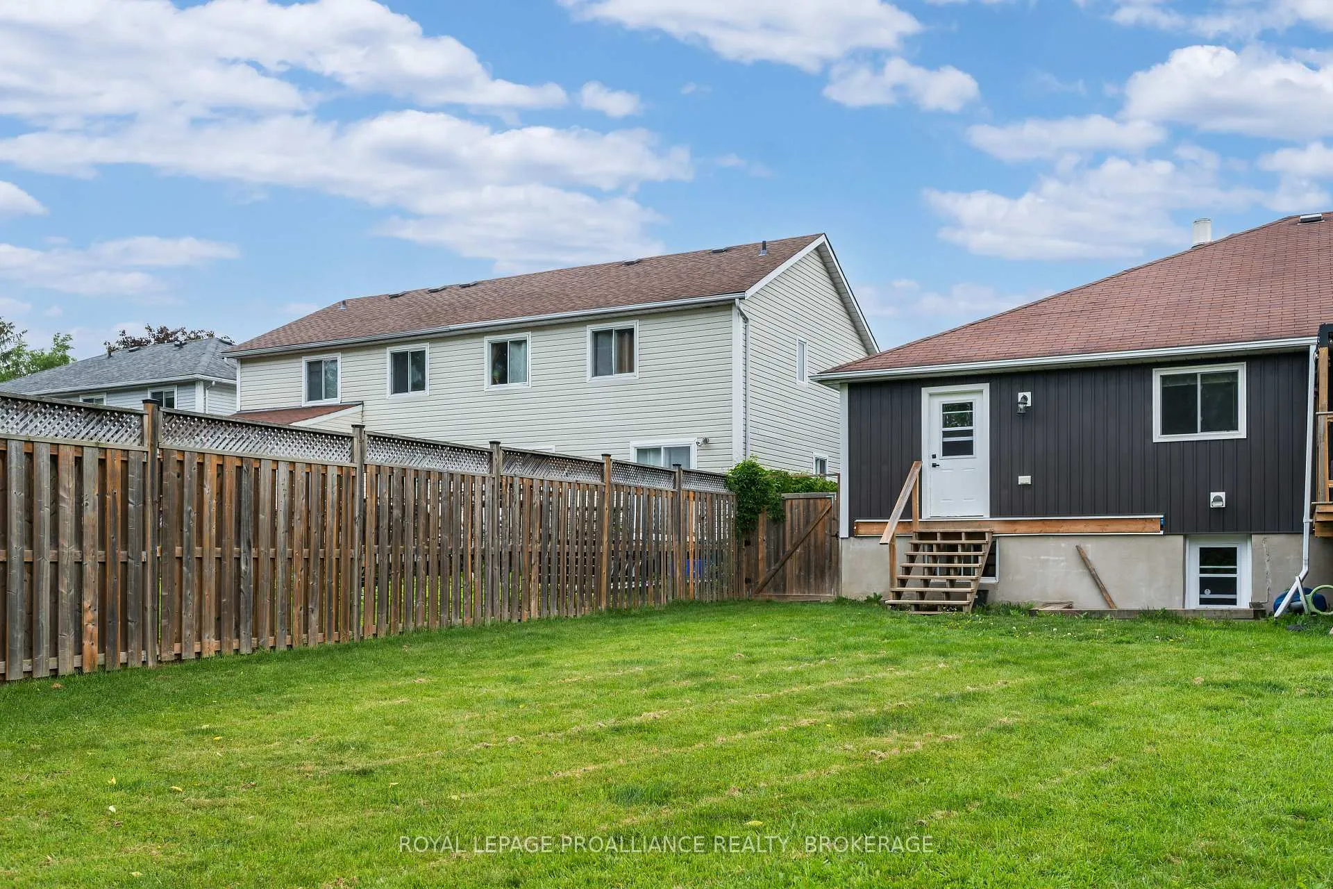 Photo 7 of 576 Barnsley Crescent, Kingston, City Southwest — HOMEH