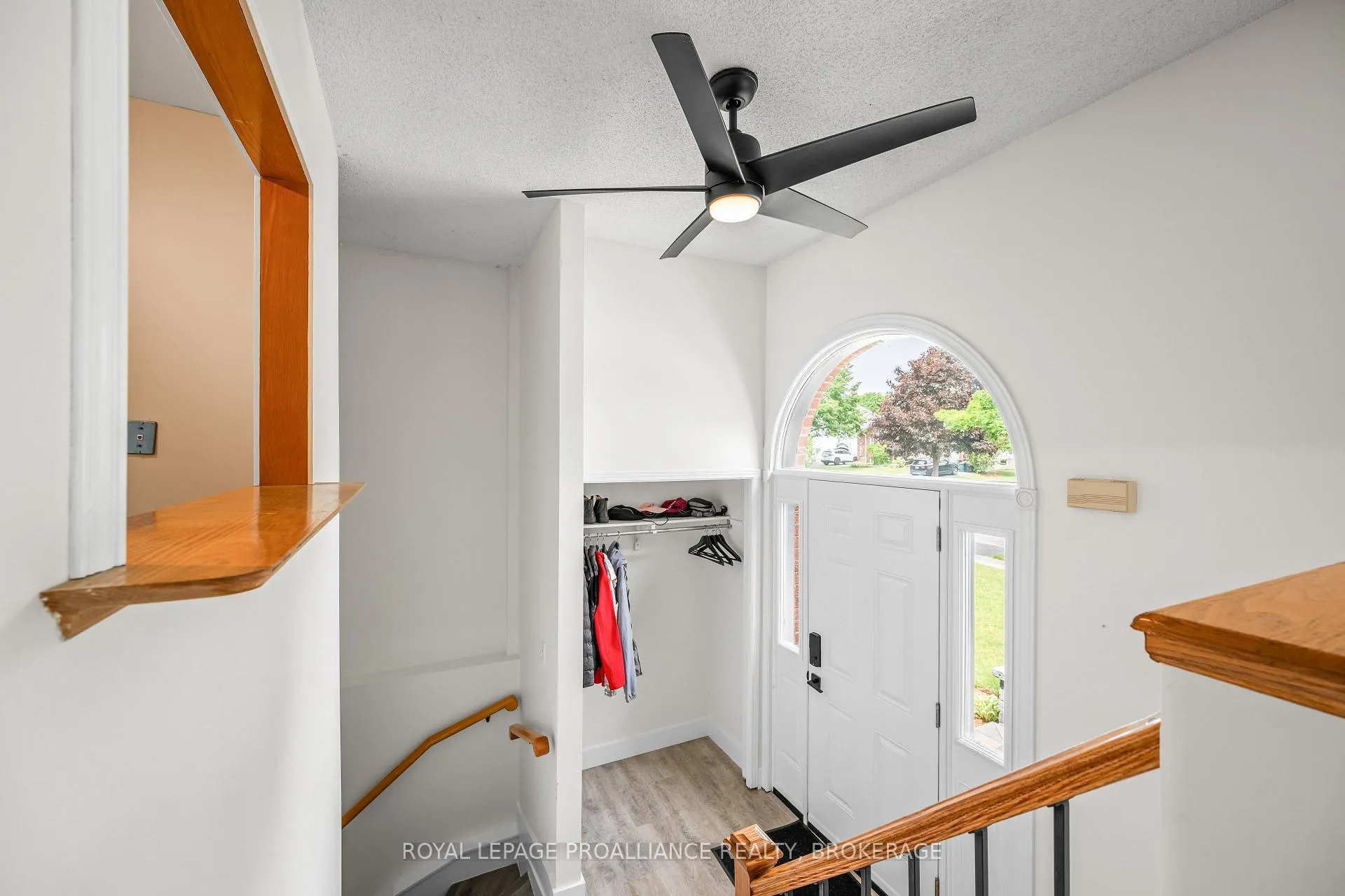 Photo 11 of 576 Barnsley Crescent, Kingston, City Southwest — HOMEH
