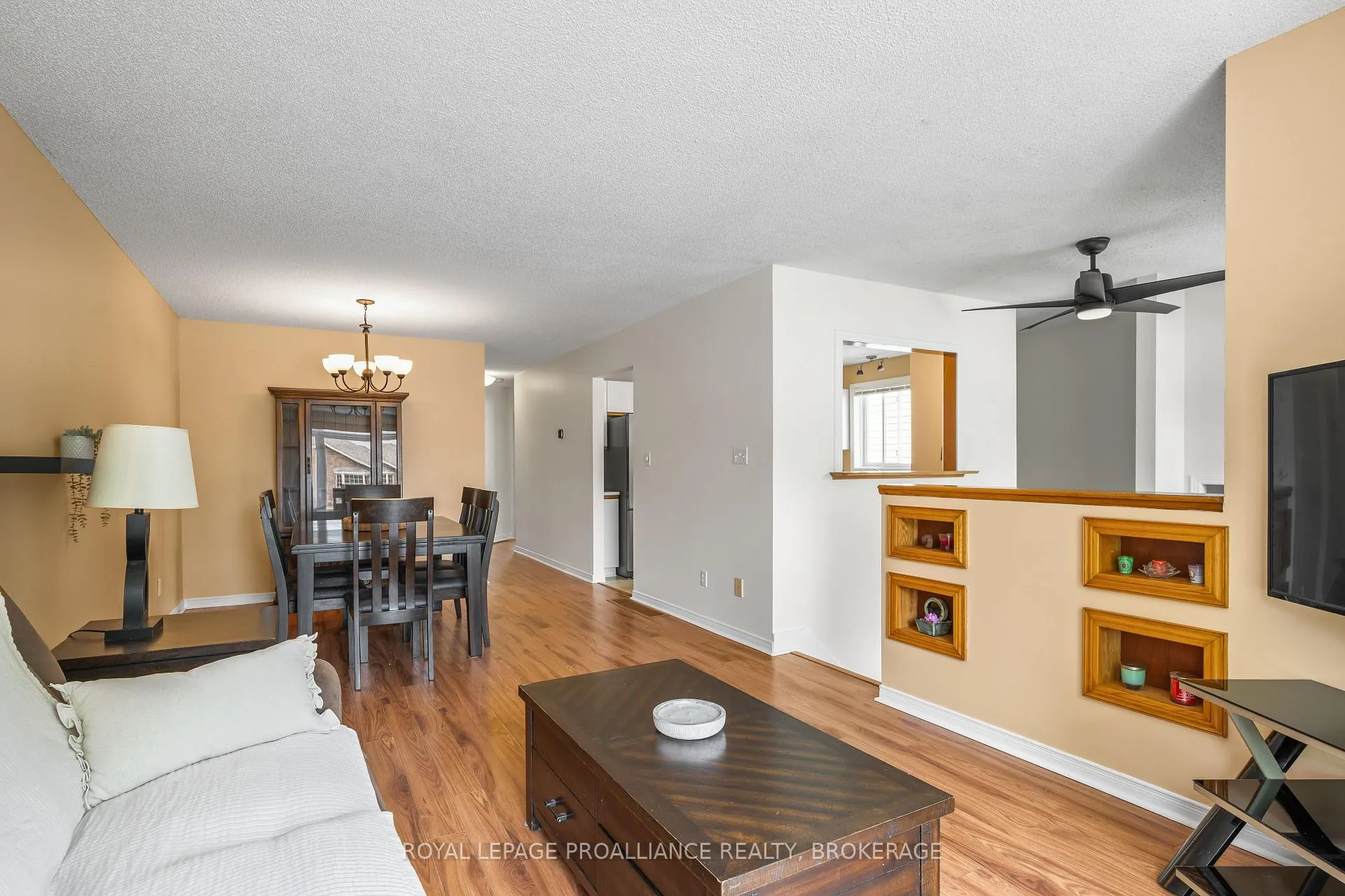 Photo 12 of 576 Barnsley Crescent, Kingston, City Southwest — HOMEH
