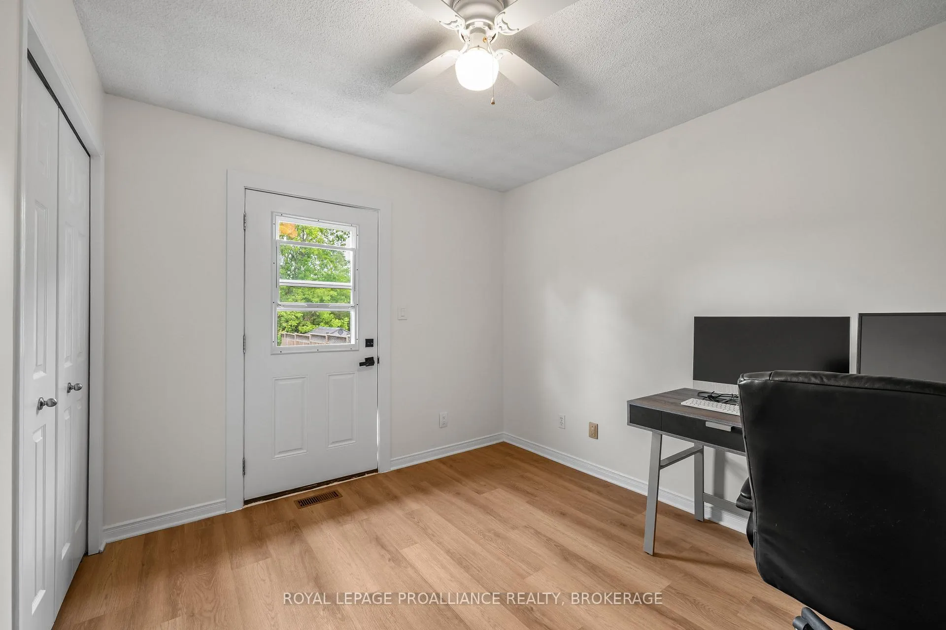 Photo 23 of 576 Barnsley Crescent, Kingston, City Southwest — HOMEH
