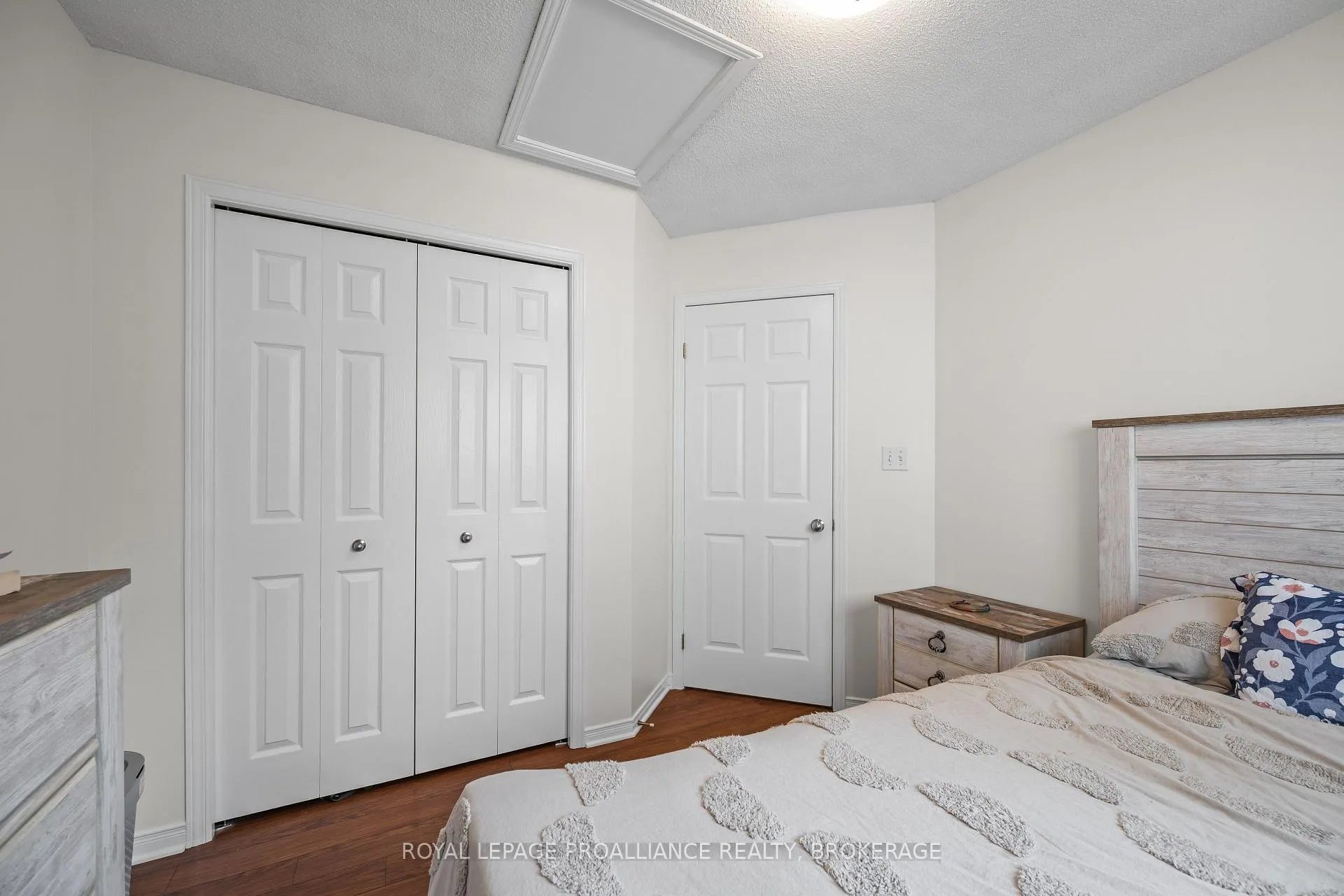 Photo 26 of 576 Barnsley Crescent, Kingston, City Southwest — HOMEH