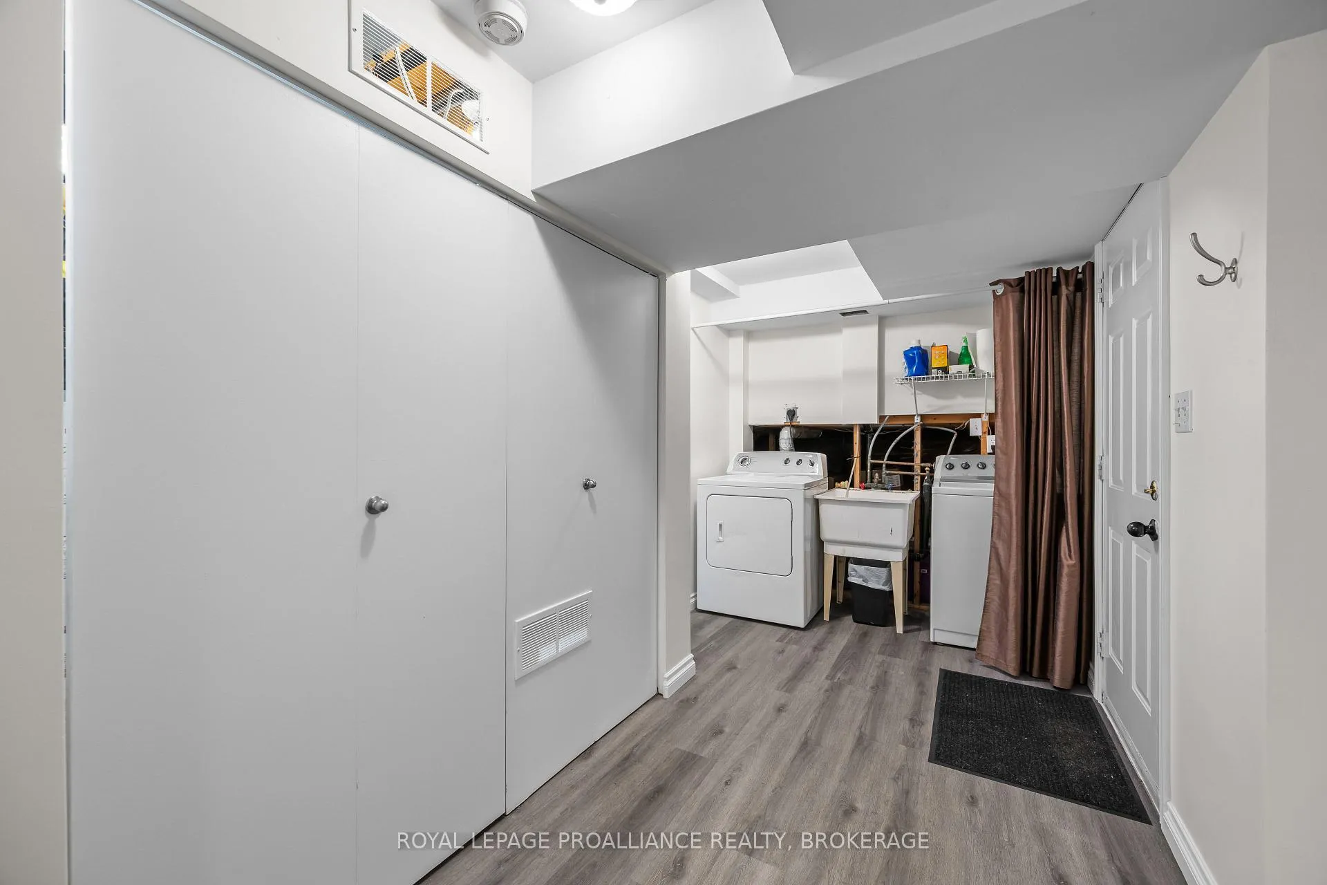 Photo 30 of 576 Barnsley Crescent, Kingston, City Southwest — HOMEH