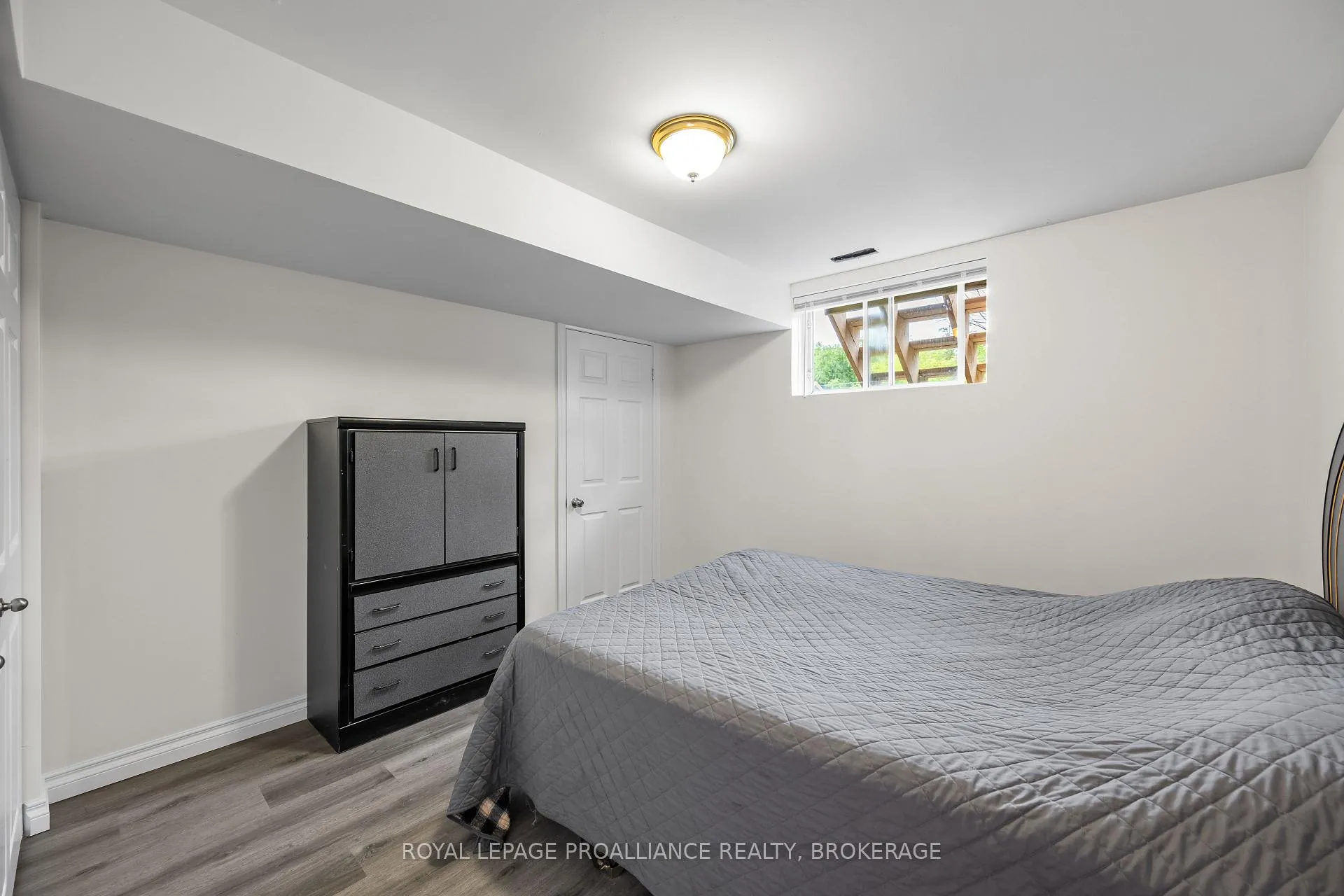 Photo 35 of 576 Barnsley Crescent, Kingston, City Southwest — HOMEH