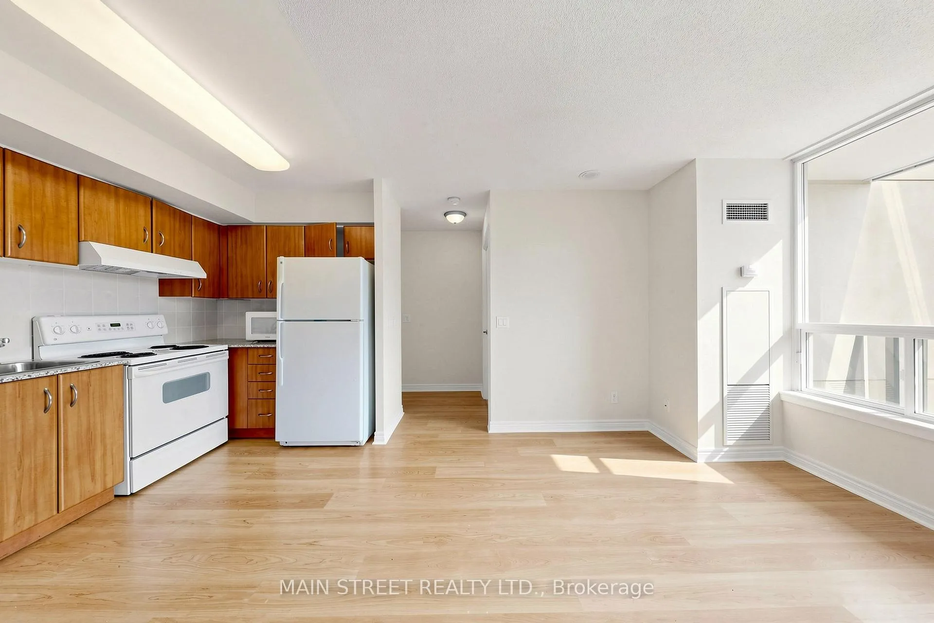 Photo 12 of Unit 317, 50 Disera Drive, Vaughan, Beverley Glen — HOMEH