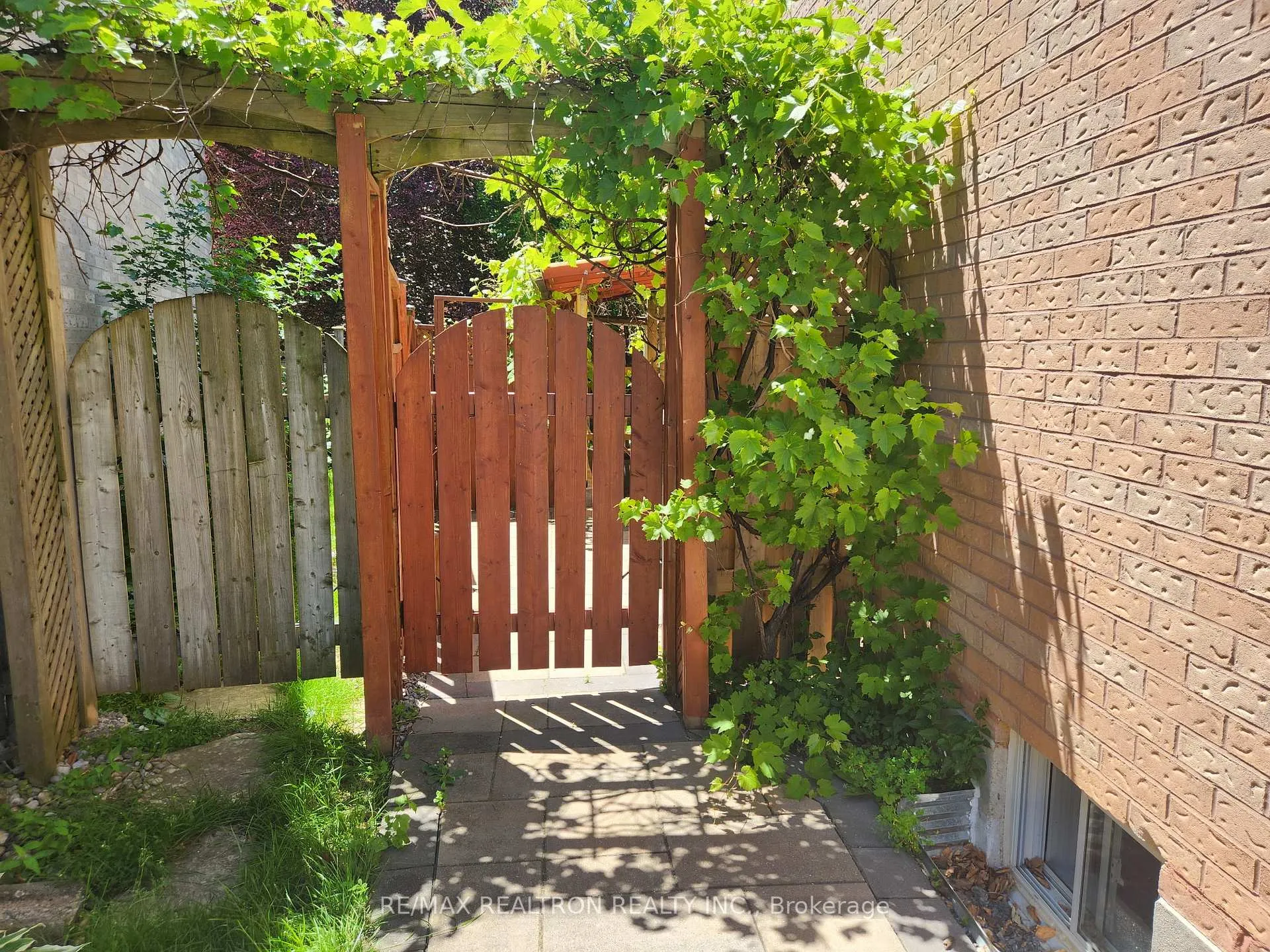 Photo 4 of Unit Basement, 46 Thornbrook Court, Vaughan, Brownridge — HOMEH