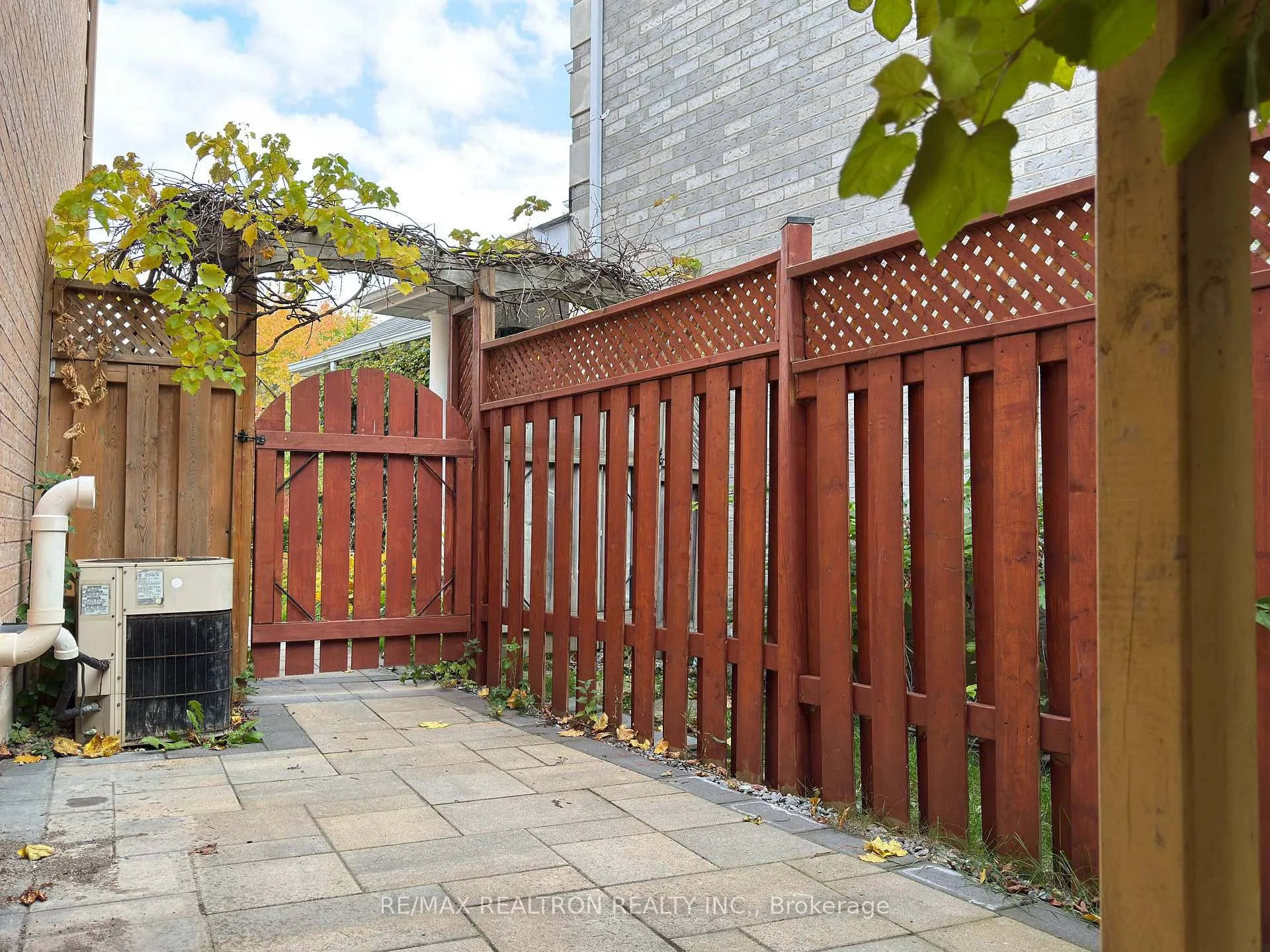 Photo 6 of Unit Basement, 46 Thornbrook Court, Vaughan, Brownridge — HOMEH