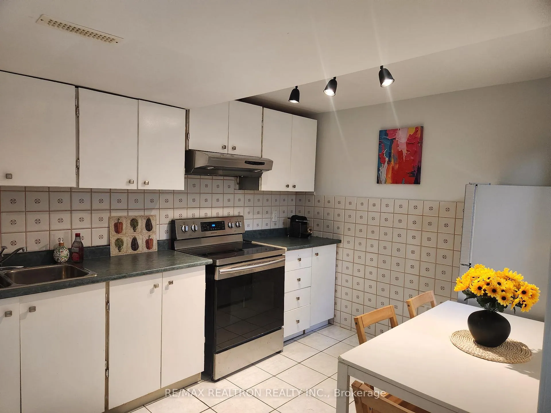 Photo 7 of Unit Basement, 46 Thornbrook Court, Vaughan, Brownridge — HOMEH
