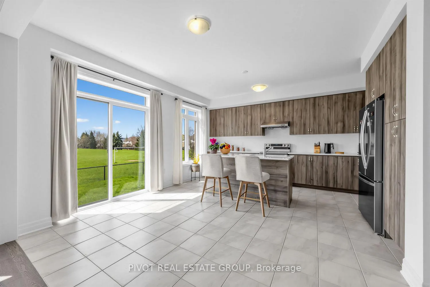 Photo 15 of 34 Waterfront Crescent, Whitby, Port Whitby — HOMEH