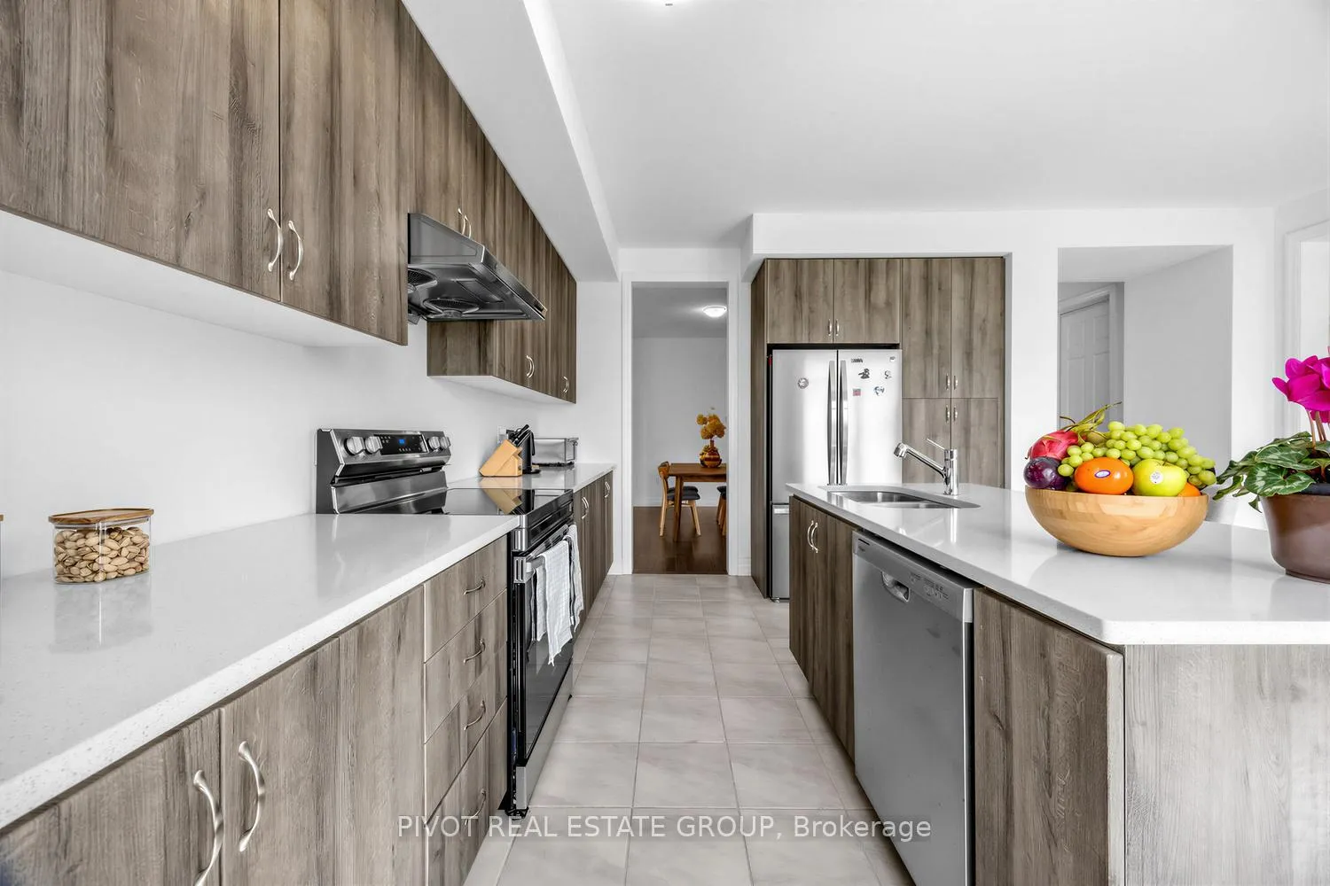 Photo 16 of 34 Waterfront Crescent, Whitby, Port Whitby — HOMEH