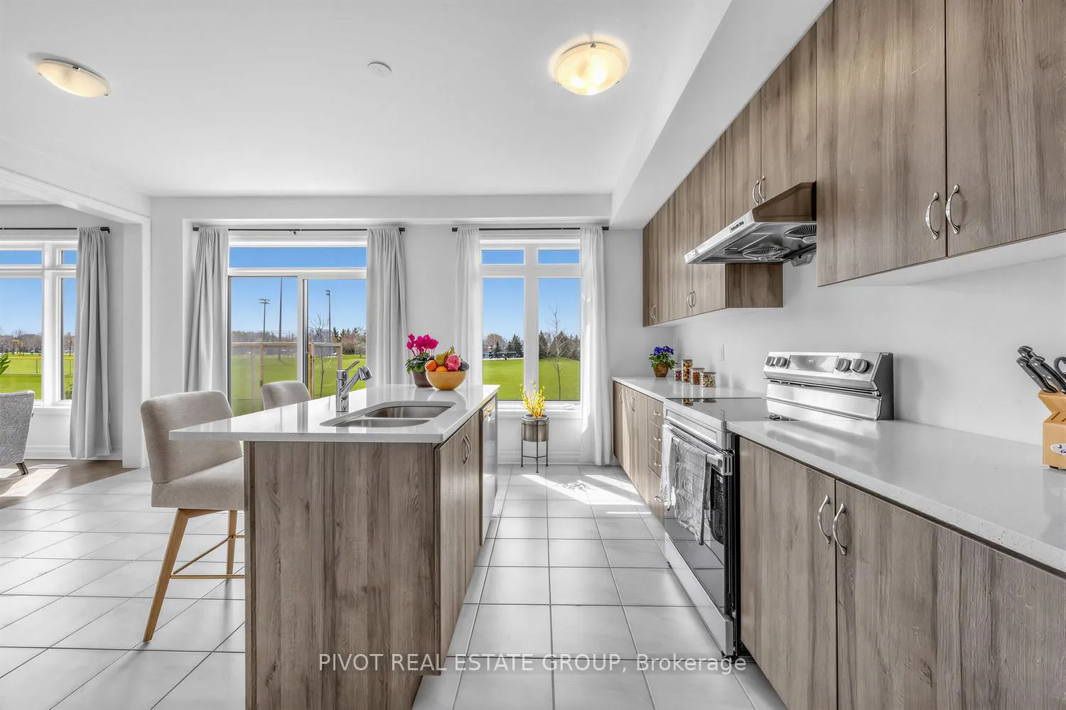 Photo 18 of 34 Waterfront Crescent, Whitby, Port Whitby — HOMEH