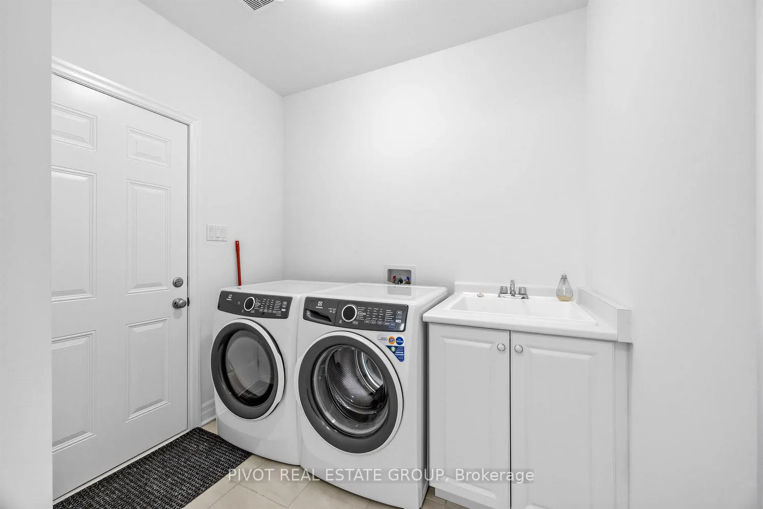 Photo 19 of 34 Waterfront Crescent, Whitby, Port Whitby — HOMEH