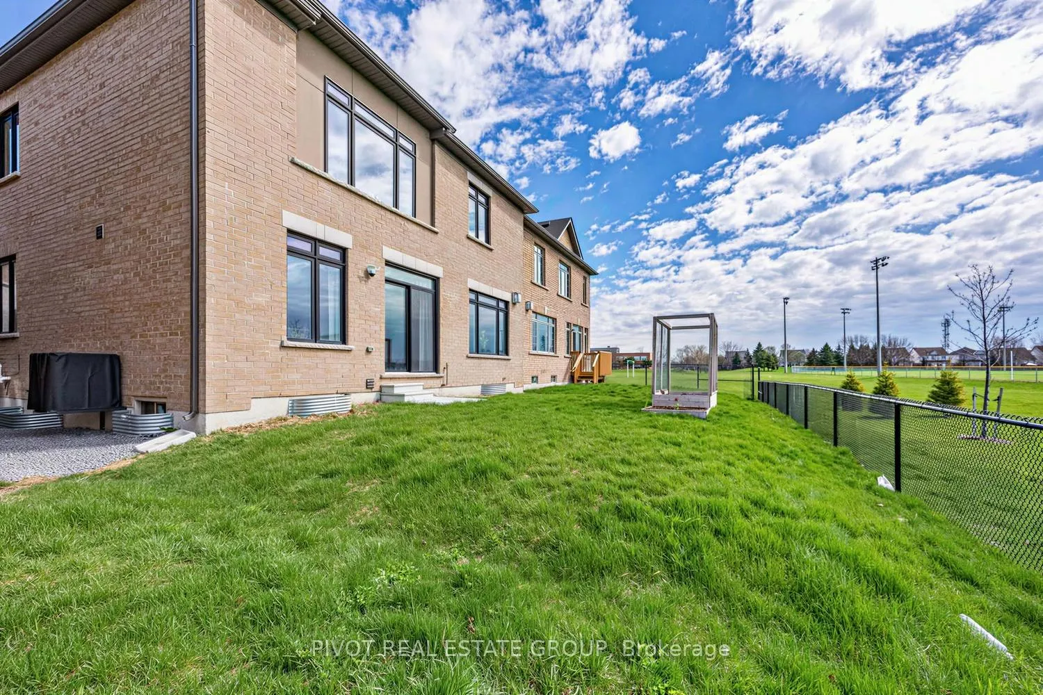 Photo 39 of 34 Waterfront Crescent, Whitby, Port Whitby — HOMEH