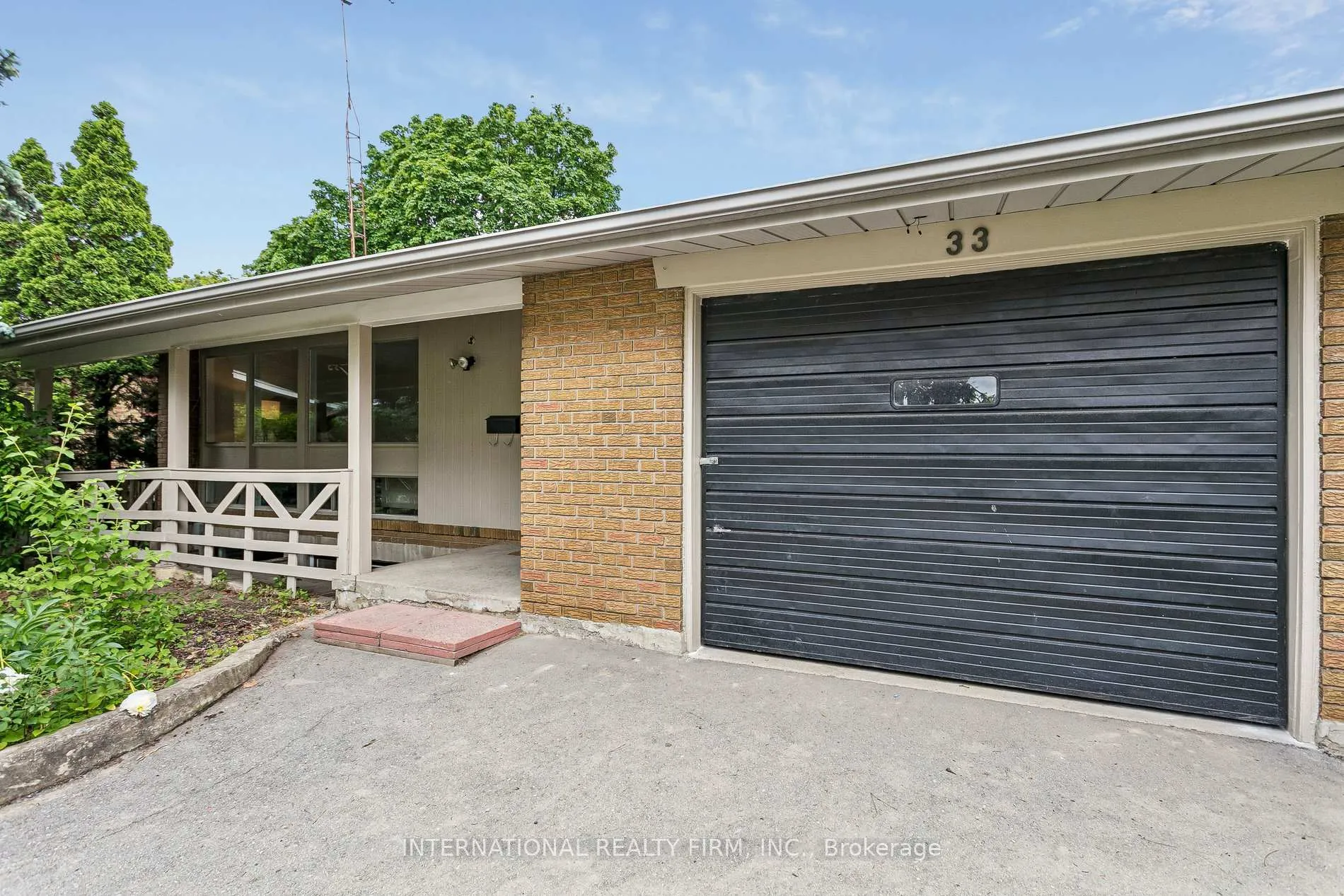 Photo 2 of 33 Kendleton Drive, Etobicoke, Mount Olive-Silverstone-Jamestown — HOMEH