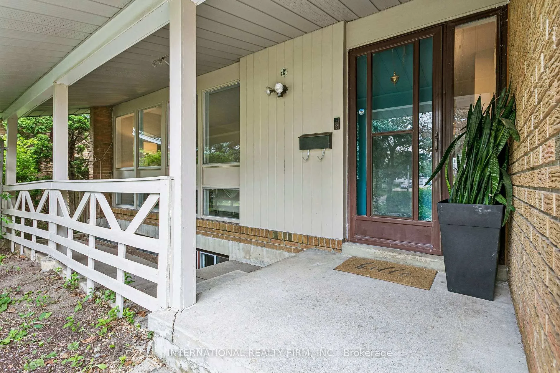 Photo 3 of 33 Kendleton Drive, Etobicoke, Mount Olive-Silverstone-Jamestown — HOMEH