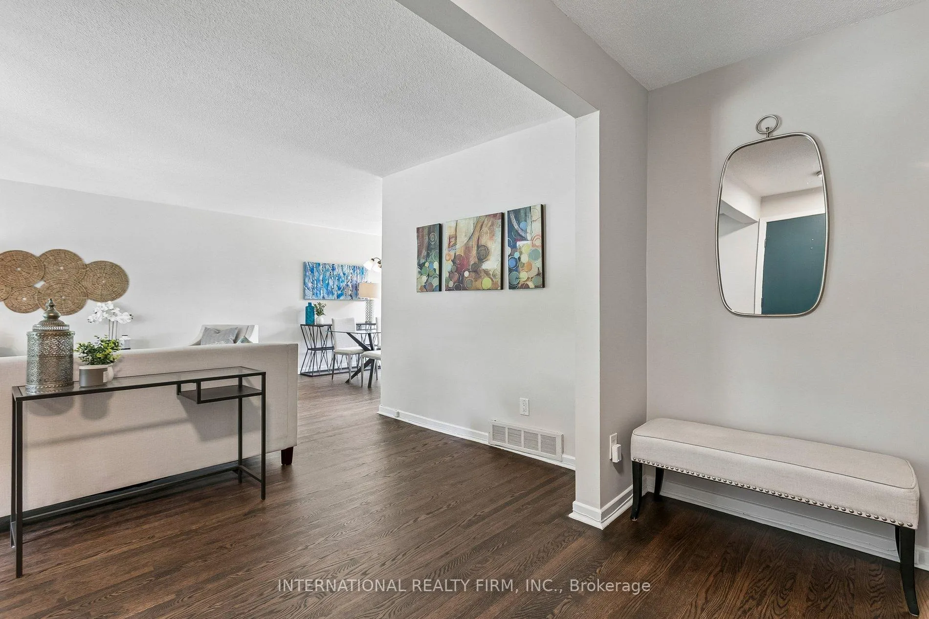Photo 5 of 33 Kendleton Drive, Etobicoke, Mount Olive-Silverstone-Jamestown — HOMEH