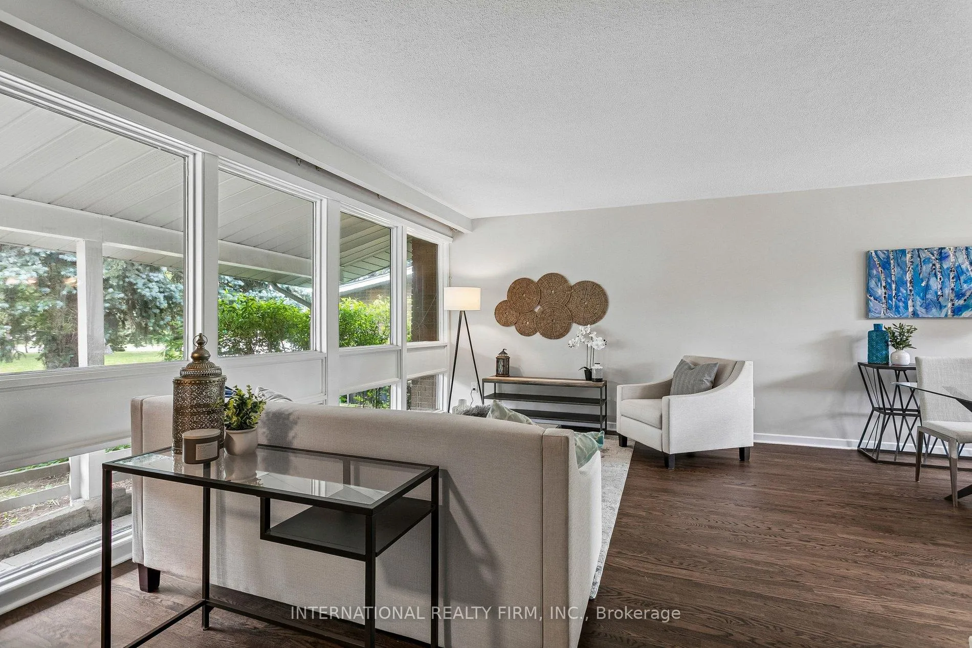 Photo 6 of 33 Kendleton Drive, Etobicoke, Mount Olive-Silverstone-Jamestown — HOMEH