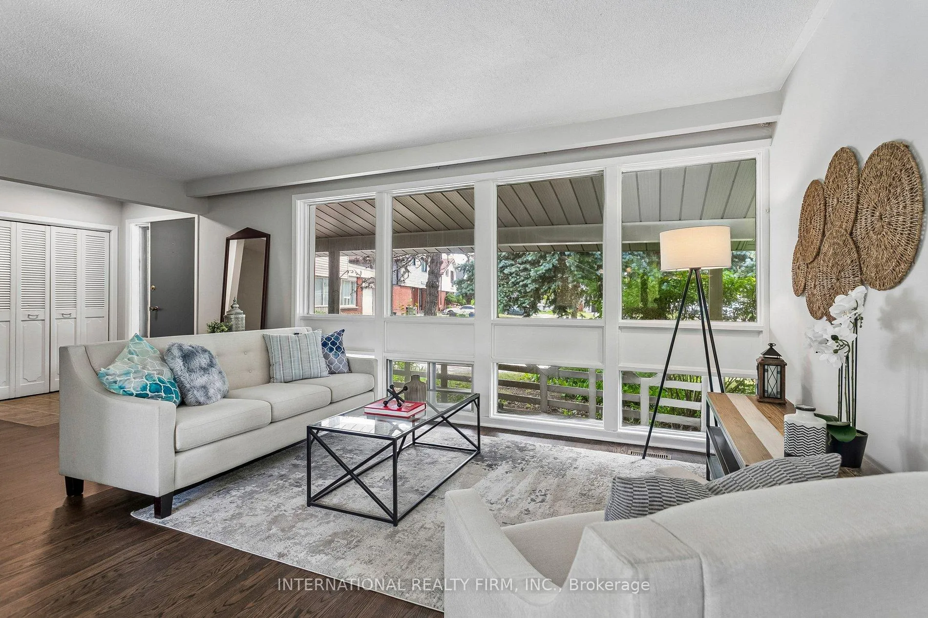 Photo 8 of 33 Kendleton Drive, Etobicoke, Mount Olive-Silverstone-Jamestown — HOMEH