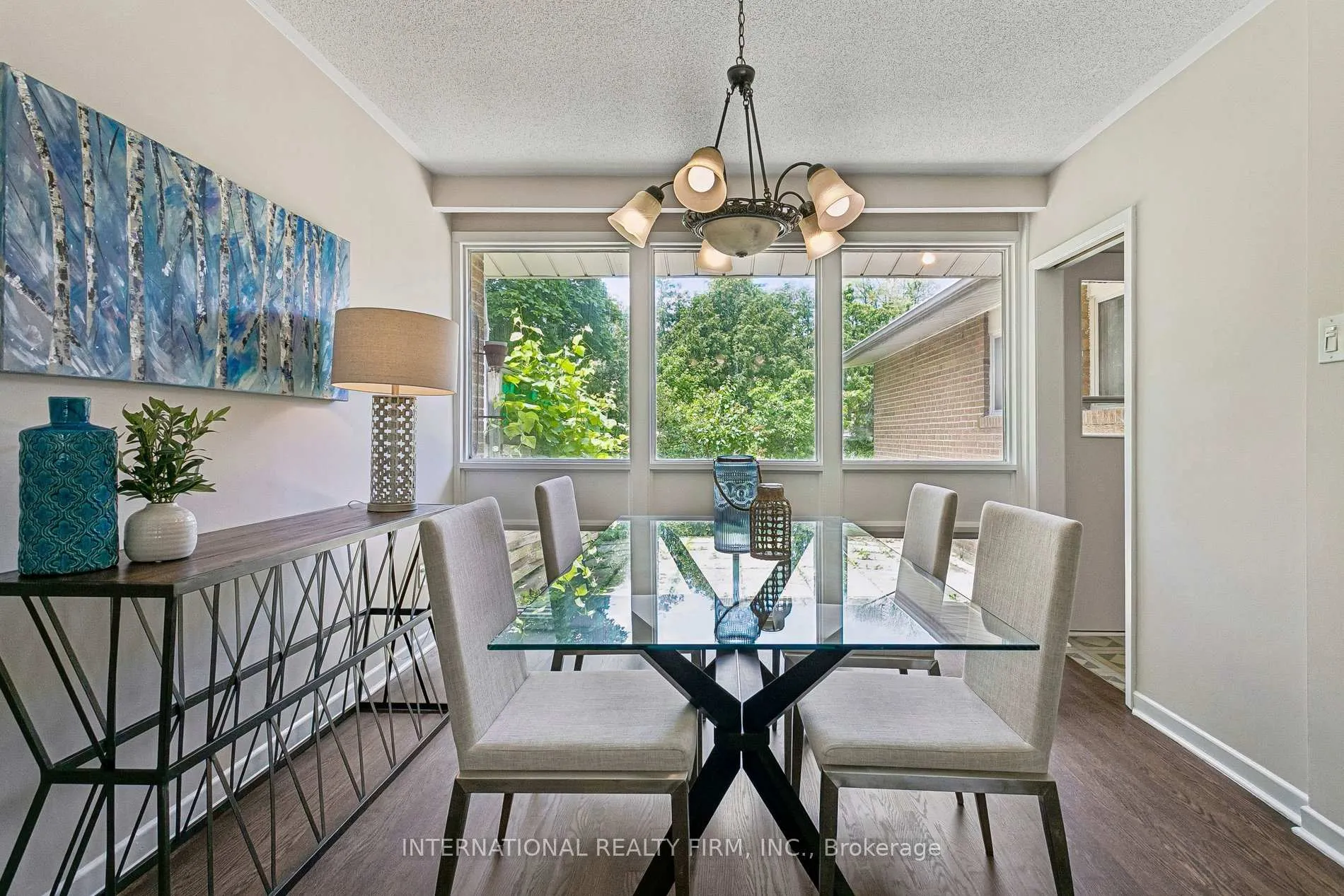 Photo 9 of 33 Kendleton Drive, Etobicoke, Mount Olive-Silverstone-Jamestown — HOMEH