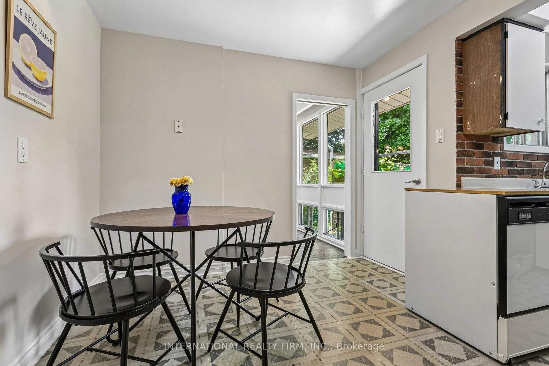 Photo 10 of 33 Kendleton Drive, Etobicoke, Mount Olive-Silverstone-Jamestown — HOMEH