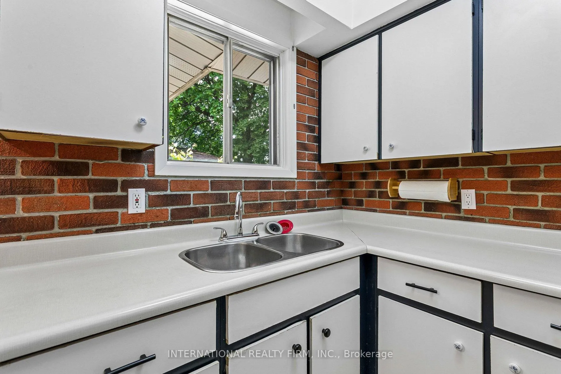 Photo 12 of 33 Kendleton Drive, Etobicoke, Mount Olive-Silverstone-Jamestown — HOMEH