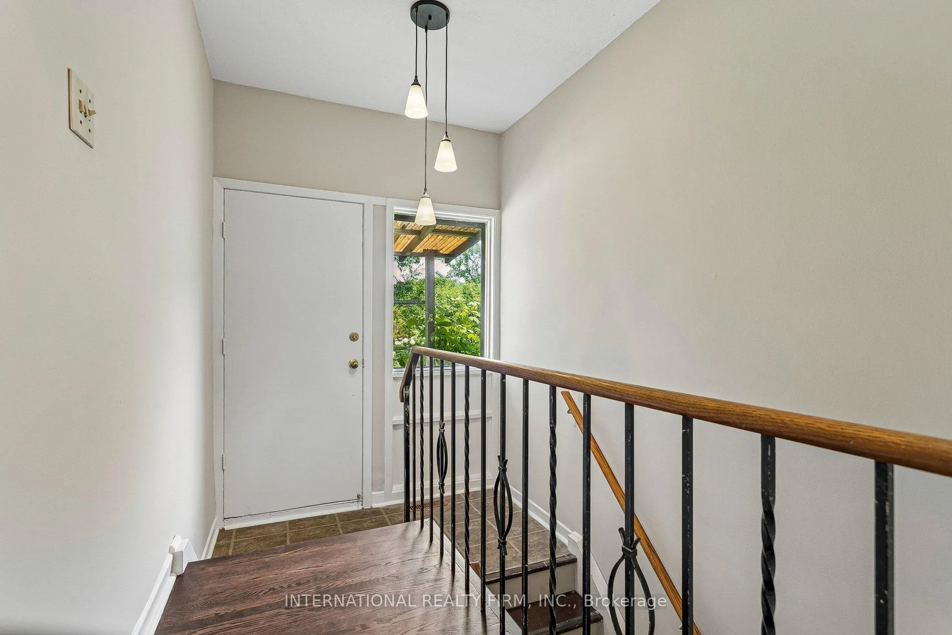 Photo 13 of 33 Kendleton Drive, Etobicoke, Mount Olive-Silverstone-Jamestown — HOMEH
