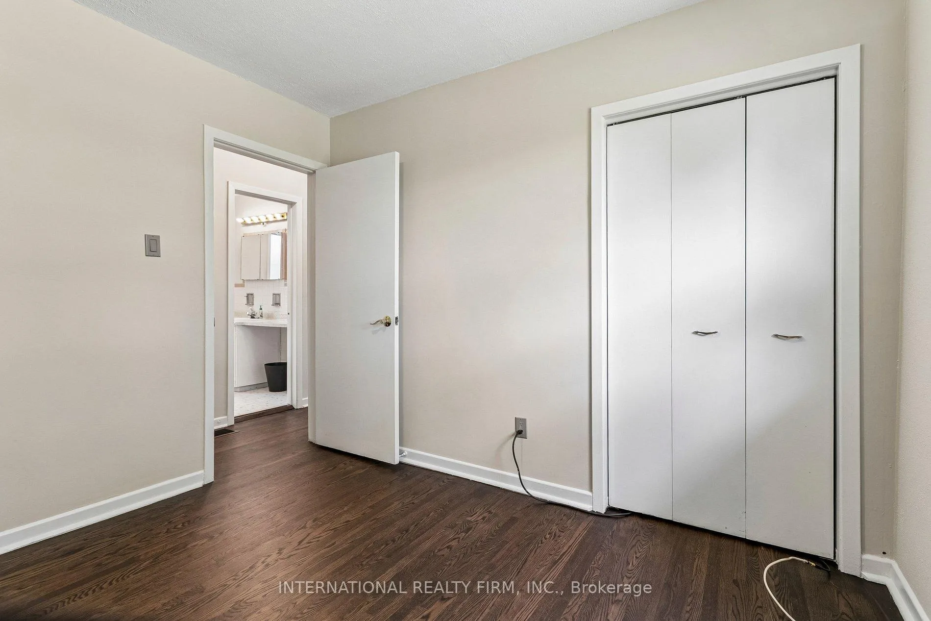 Photo 16 of 33 Kendleton Drive, Etobicoke, Mount Olive-Silverstone-Jamestown — HOMEH