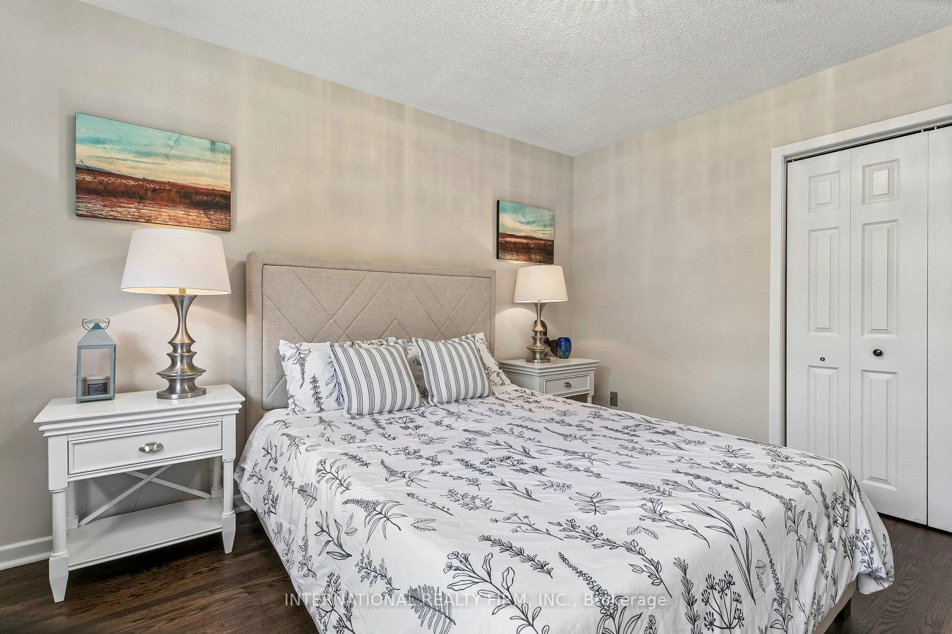 Photo 18 of 33 Kendleton Drive, Etobicoke, Mount Olive-Silverstone-Jamestown — HOMEH