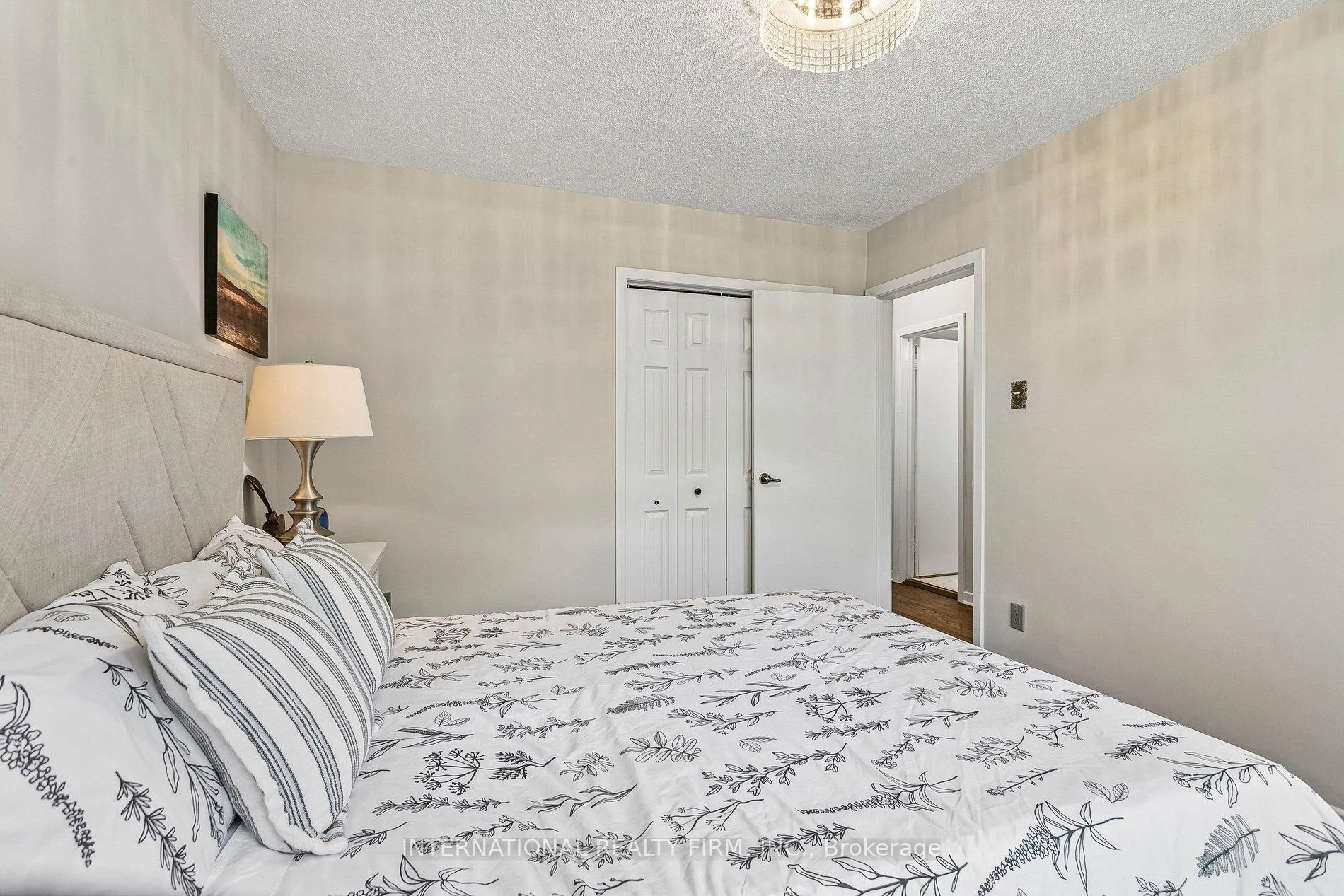 Photo 19 of 33 Kendleton Drive, Etobicoke, Mount Olive-Silverstone-Jamestown — HOMEH