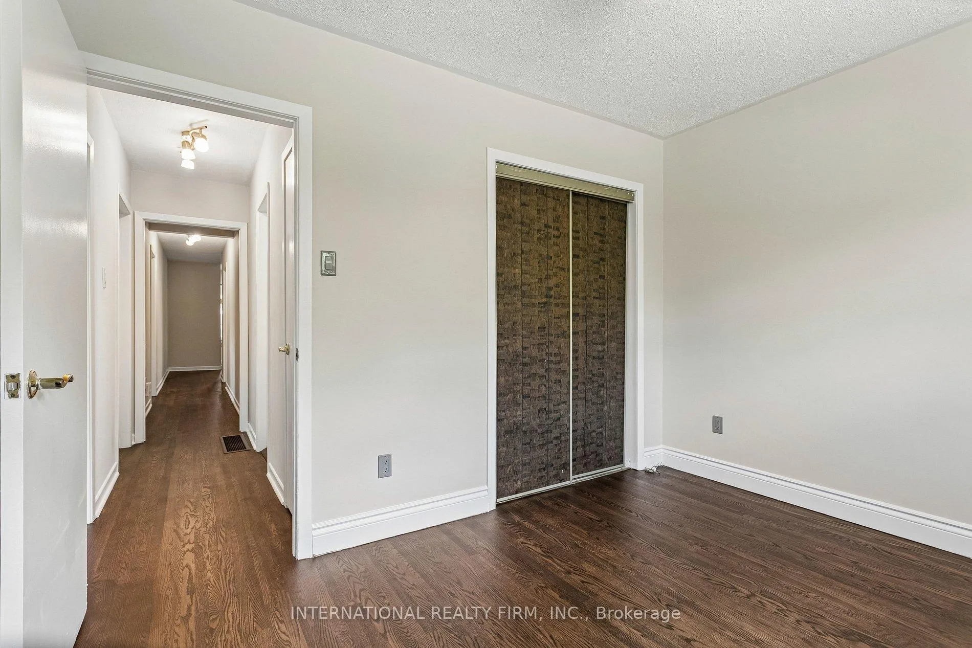 Photo 22 of 33 Kendleton Drive, Etobicoke, Mount Olive-Silverstone-Jamestown — HOMEH