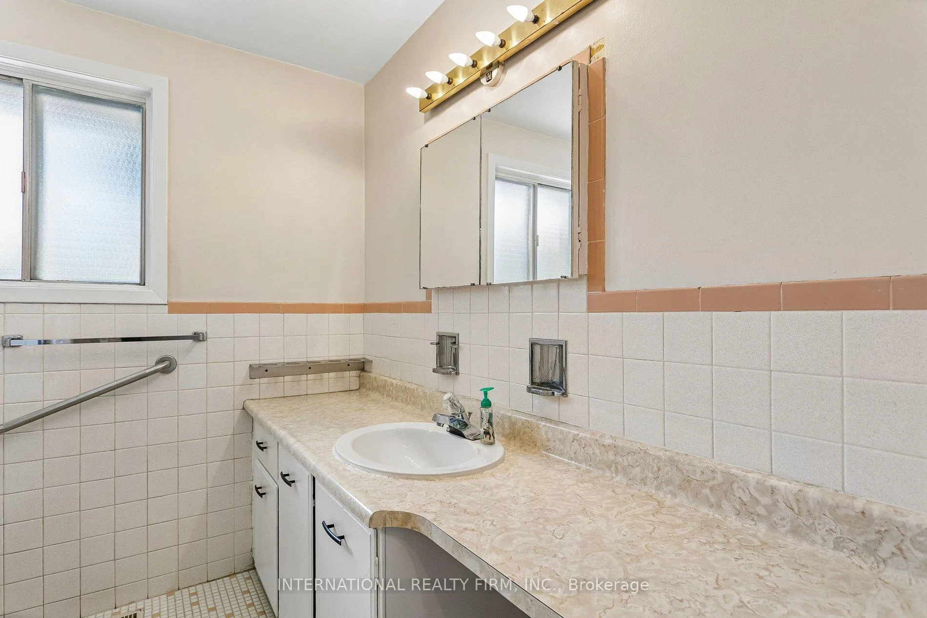 Photo 23 of 33 Kendleton Drive, Etobicoke, Mount Olive-Silverstone-Jamestown — HOMEH