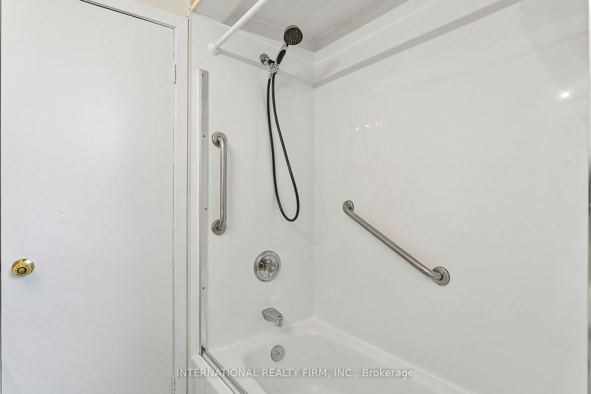 Photo 24 of 33 Kendleton Drive, Etobicoke, Mount Olive-Silverstone-Jamestown — HOMEH