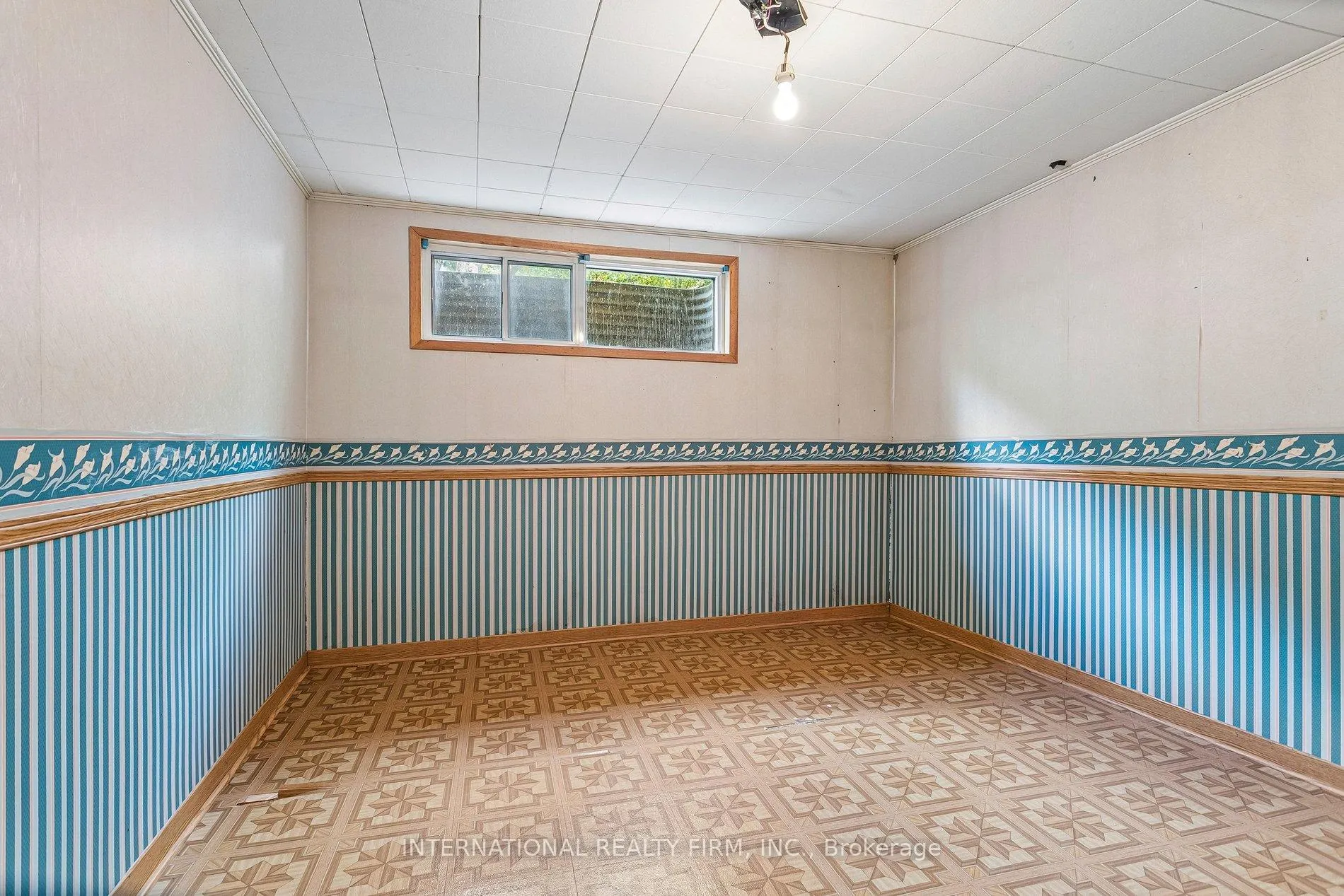 Photo 36 of 33 Kendleton Drive, Etobicoke, Mount Olive-Silverstone-Jamestown — HOMEH