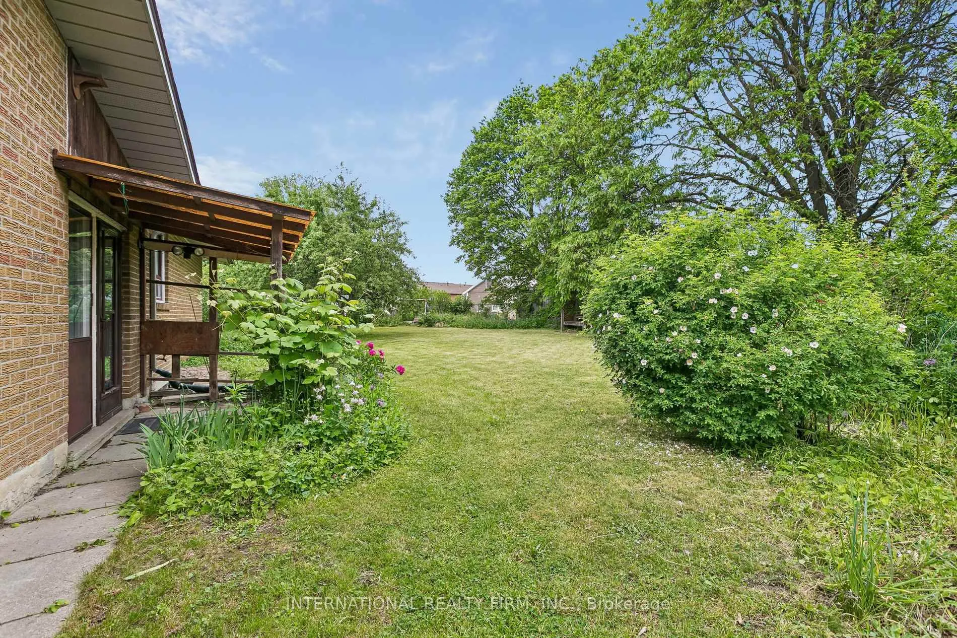 Photo 42 of 33 Kendleton Drive, Etobicoke, Mount Olive-Silverstone-Jamestown — HOMEH