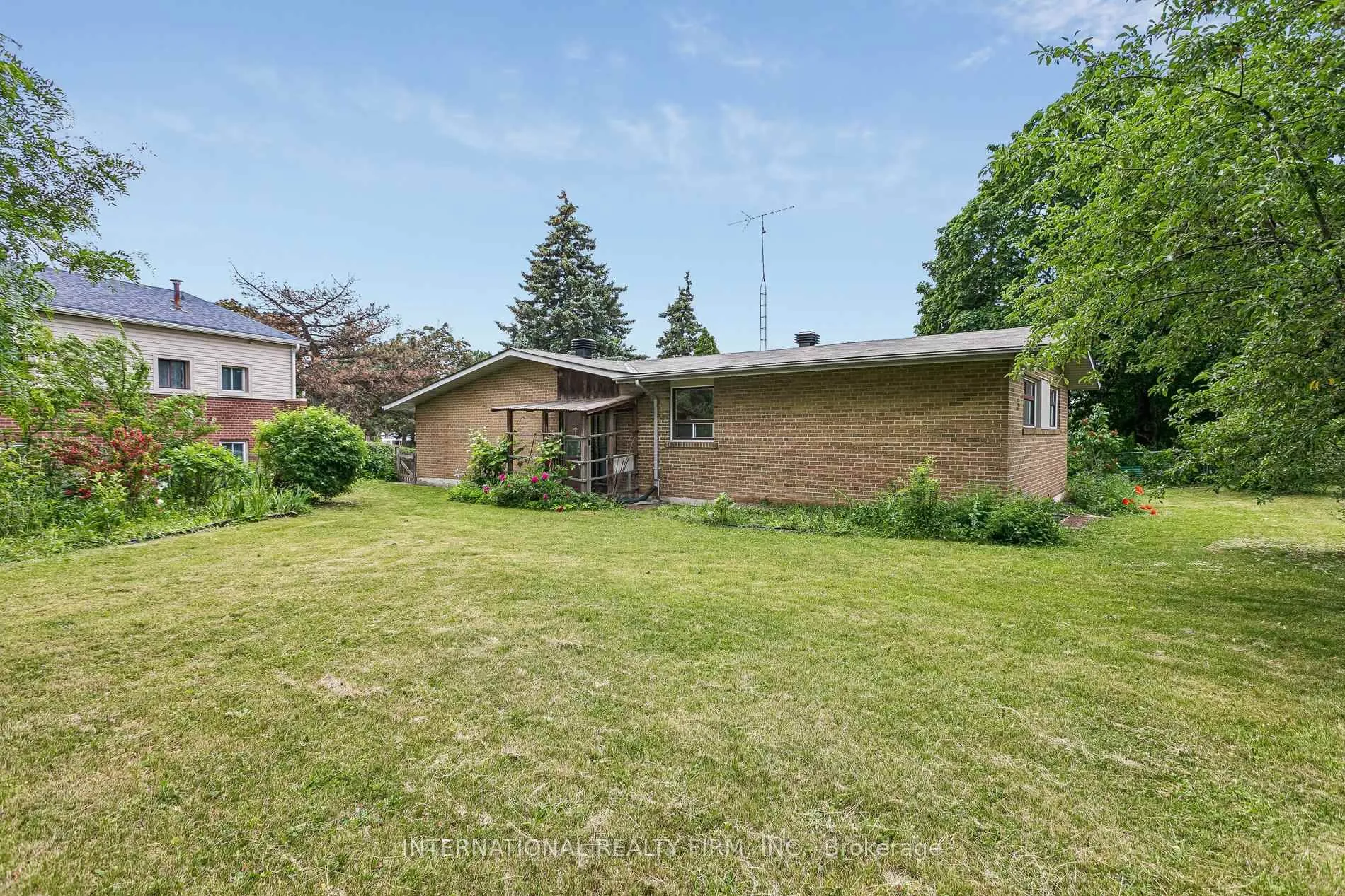 Photo 44 of 33 Kendleton Drive, Etobicoke, Mount Olive-Silverstone-Jamestown — HOMEH