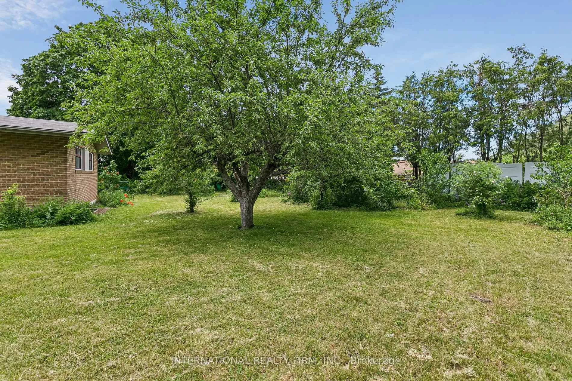 Photo 45 of 33 Kendleton Drive, Etobicoke, Mount Olive-Silverstone-Jamestown — HOMEH