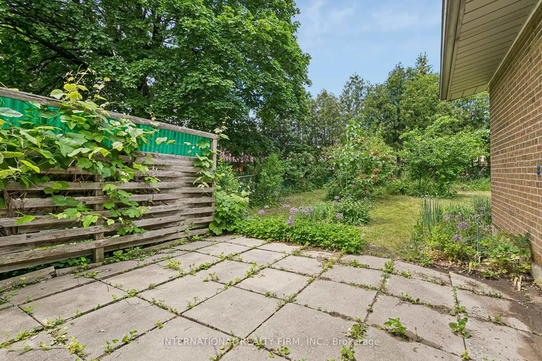 Photo 49 of 33 Kendleton Drive, Etobicoke, Mount Olive-Silverstone-Jamestown — HOMEH