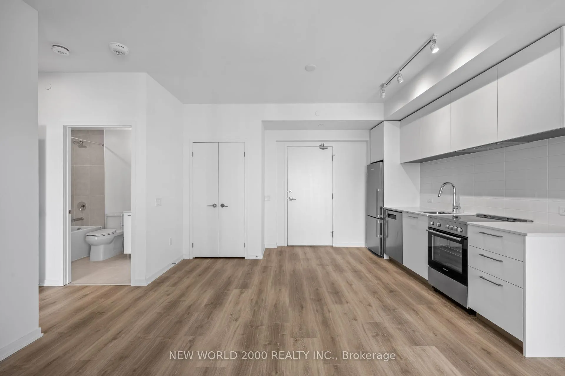 Photo 10 of Unit 2213, 101 Roehampton Avenue, Toronto, Mount Pleasant West — HOMEH