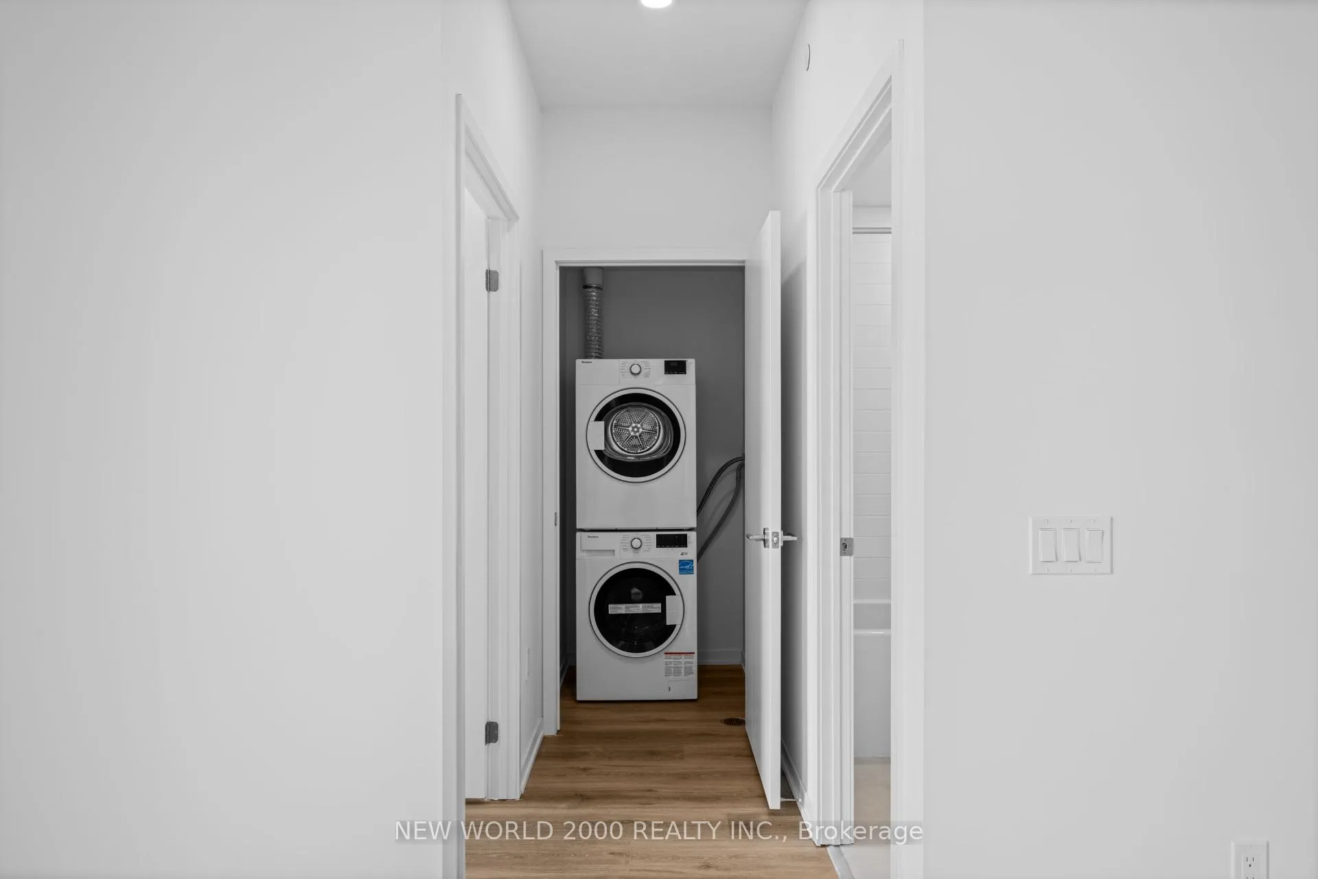 Photo 17 of Unit 2213, 101 Roehampton Avenue, Toronto, Mount Pleasant West — HOMEH