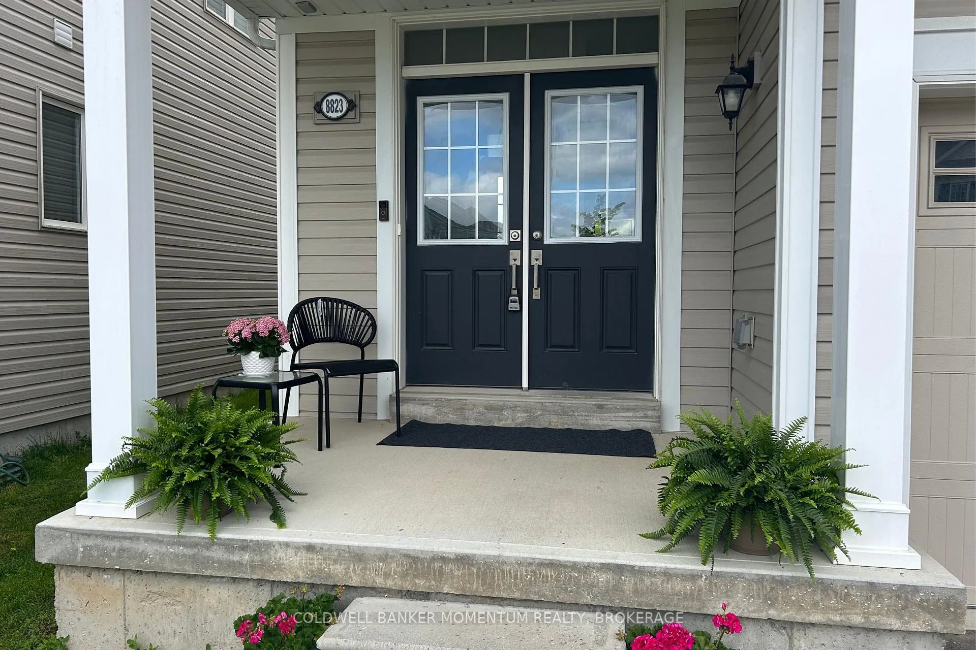 Photo 2 of 8823 Chickory Trail, Niagara Falls, Brown — HOMEH