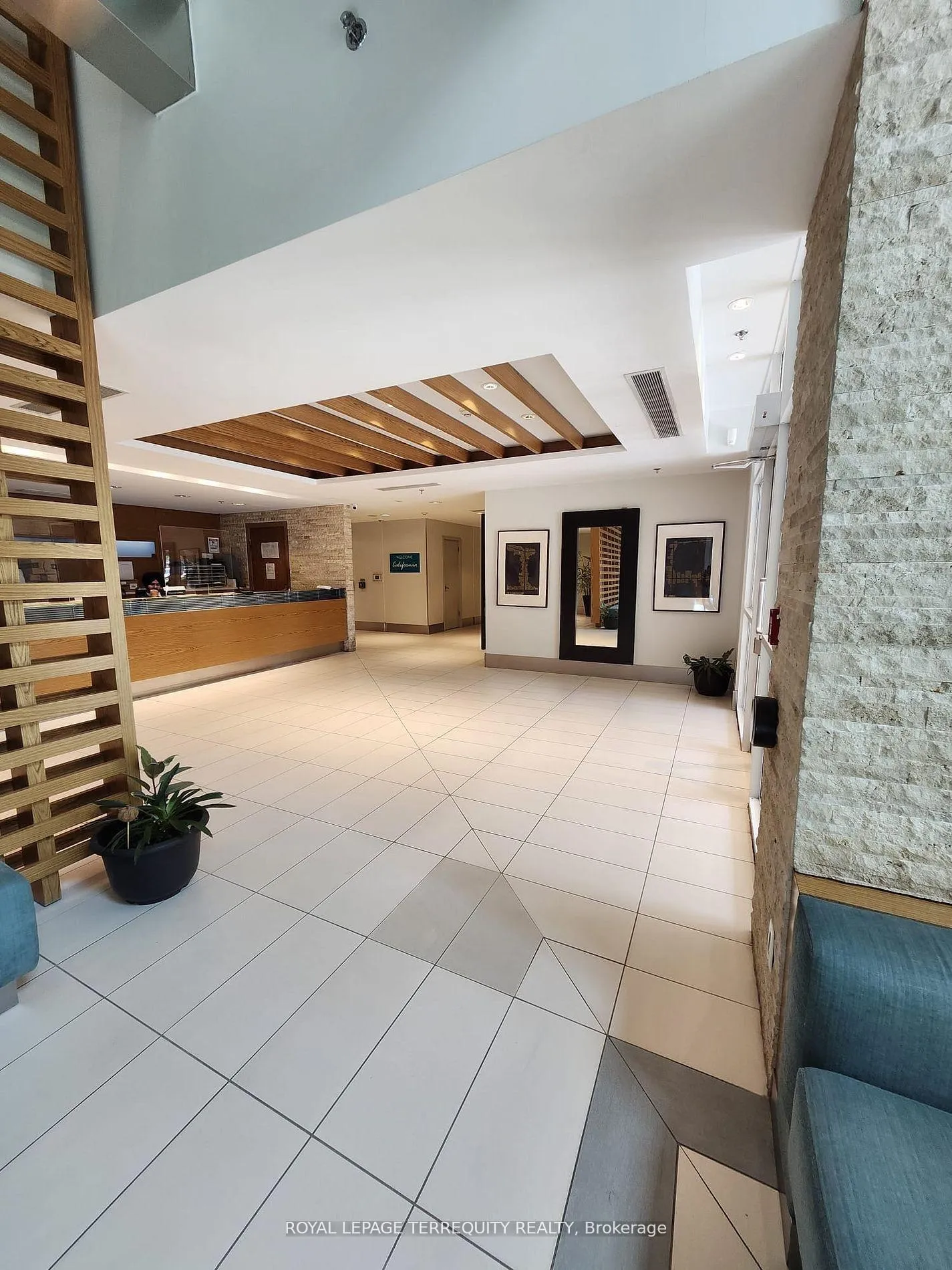 Photo 2 of Unit 925, 165 Legion Road N, Etobicoke, Mimico — HOMEH