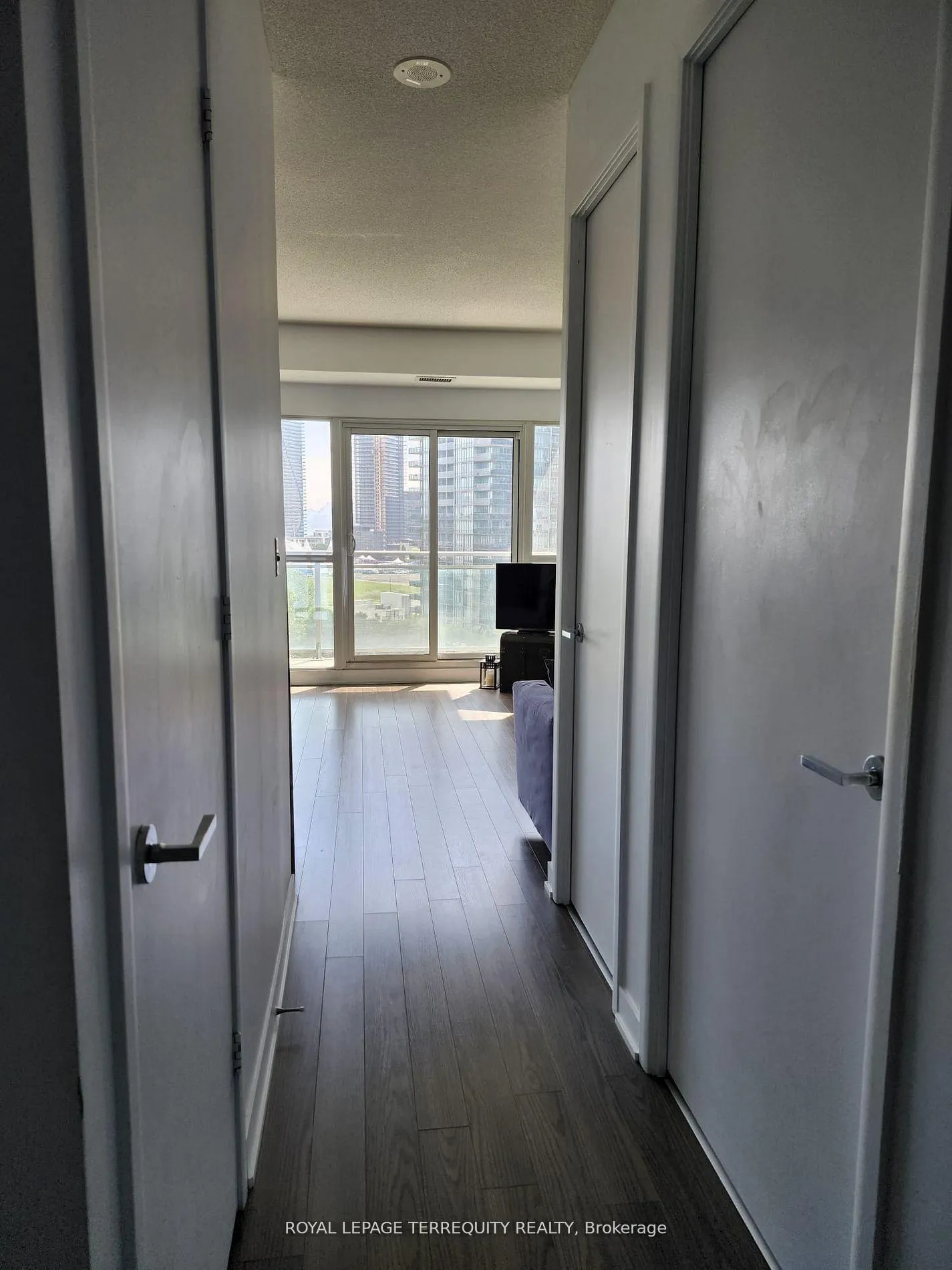 Photo 6 of Unit 925, 165 Legion Road N, Etobicoke, Mimico — HOMEH