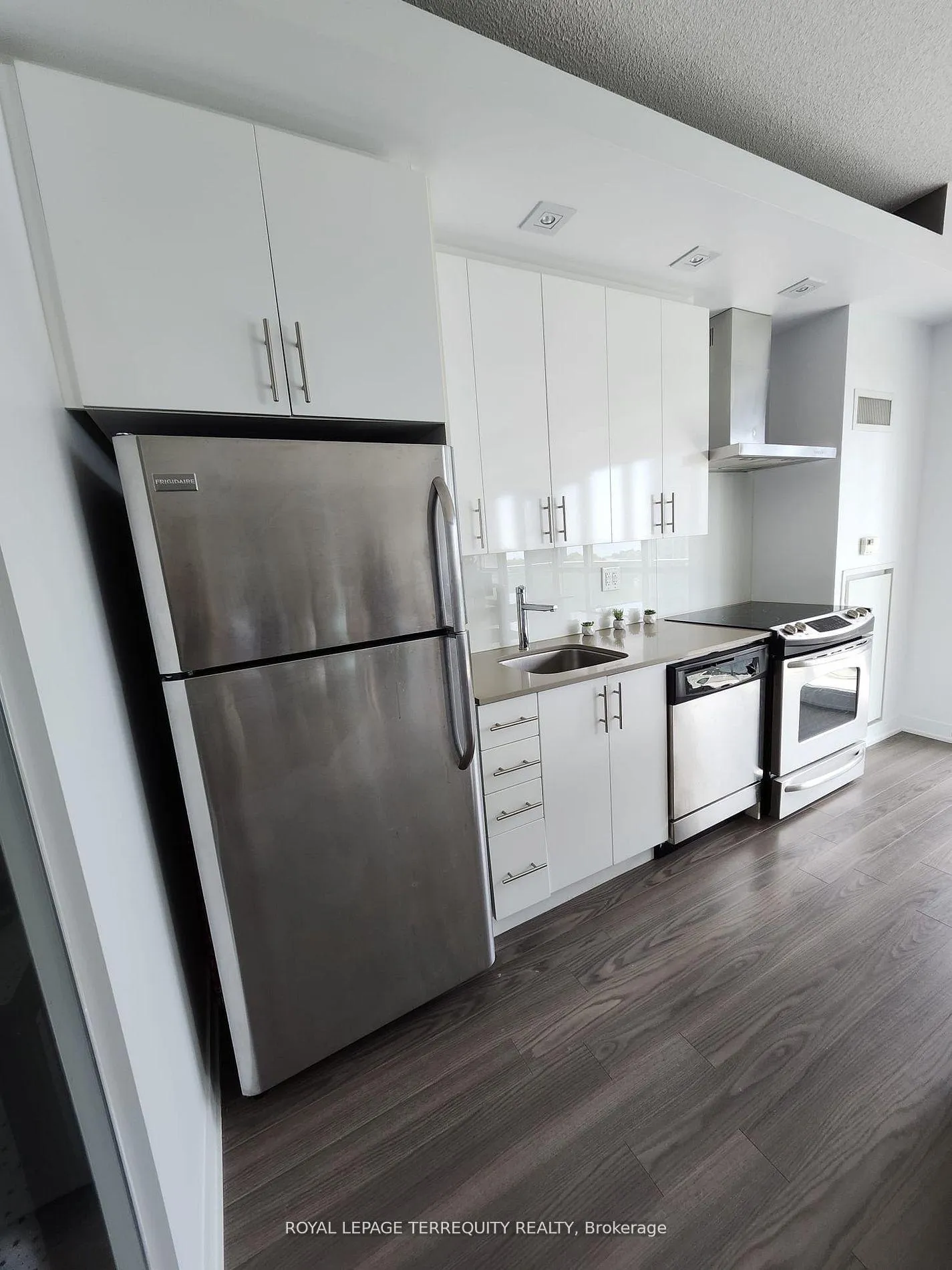 Photo 7 of Unit 925, 165 Legion Road N, Etobicoke, Mimico — HOMEH