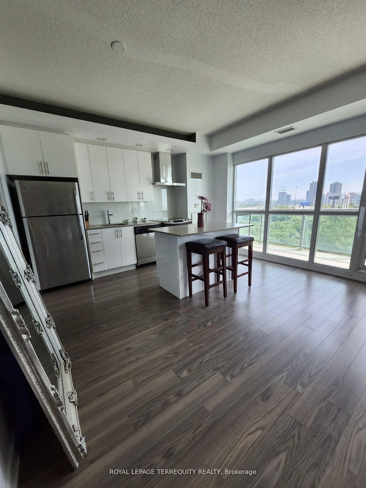 Photo 9 of Unit 925, 165 Legion Road N, Etobicoke, Mimico — HOMEH