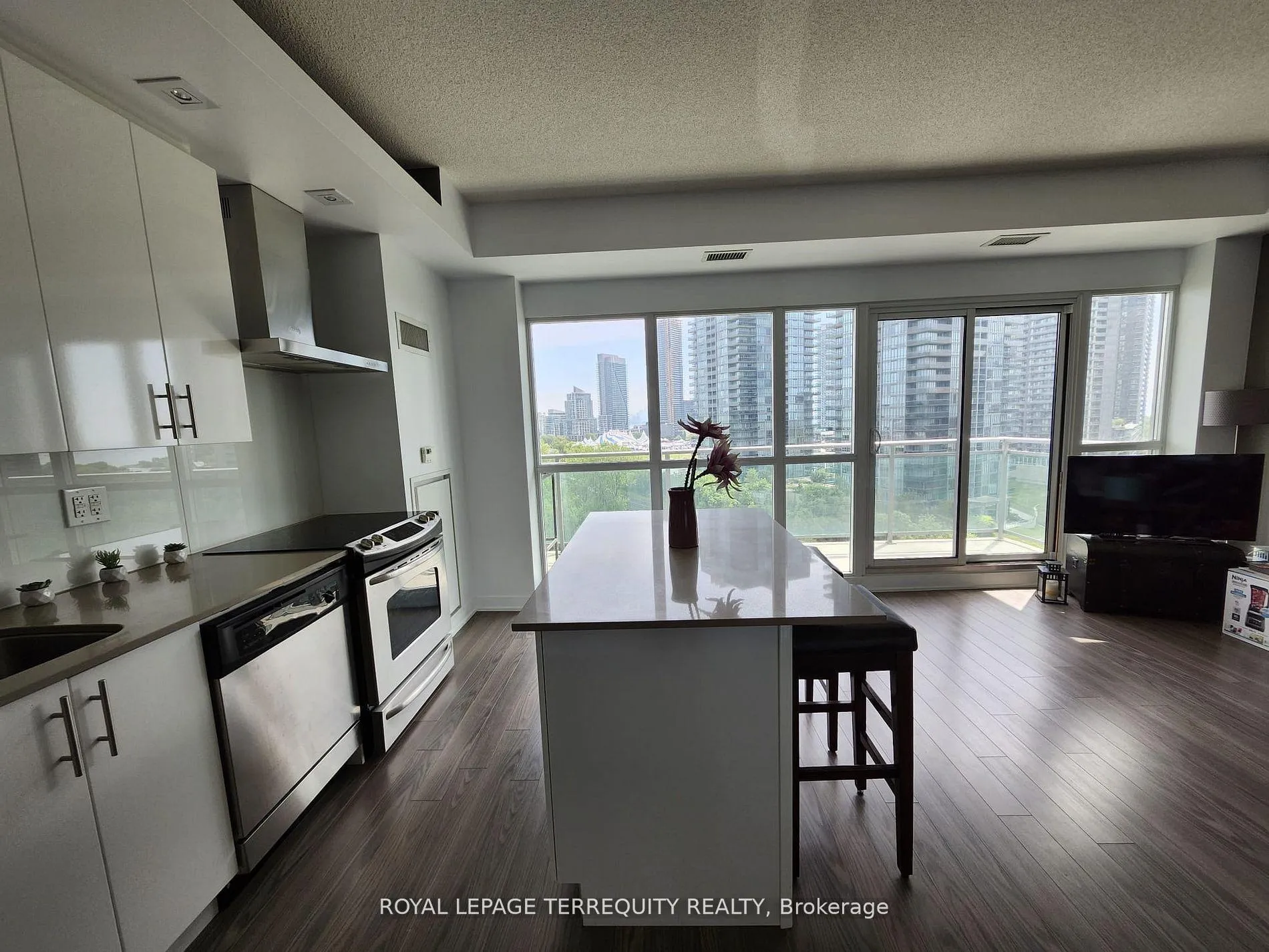 Photo 14 of Unit 925, 165 Legion Road N, Etobicoke, Mimico — HOMEH